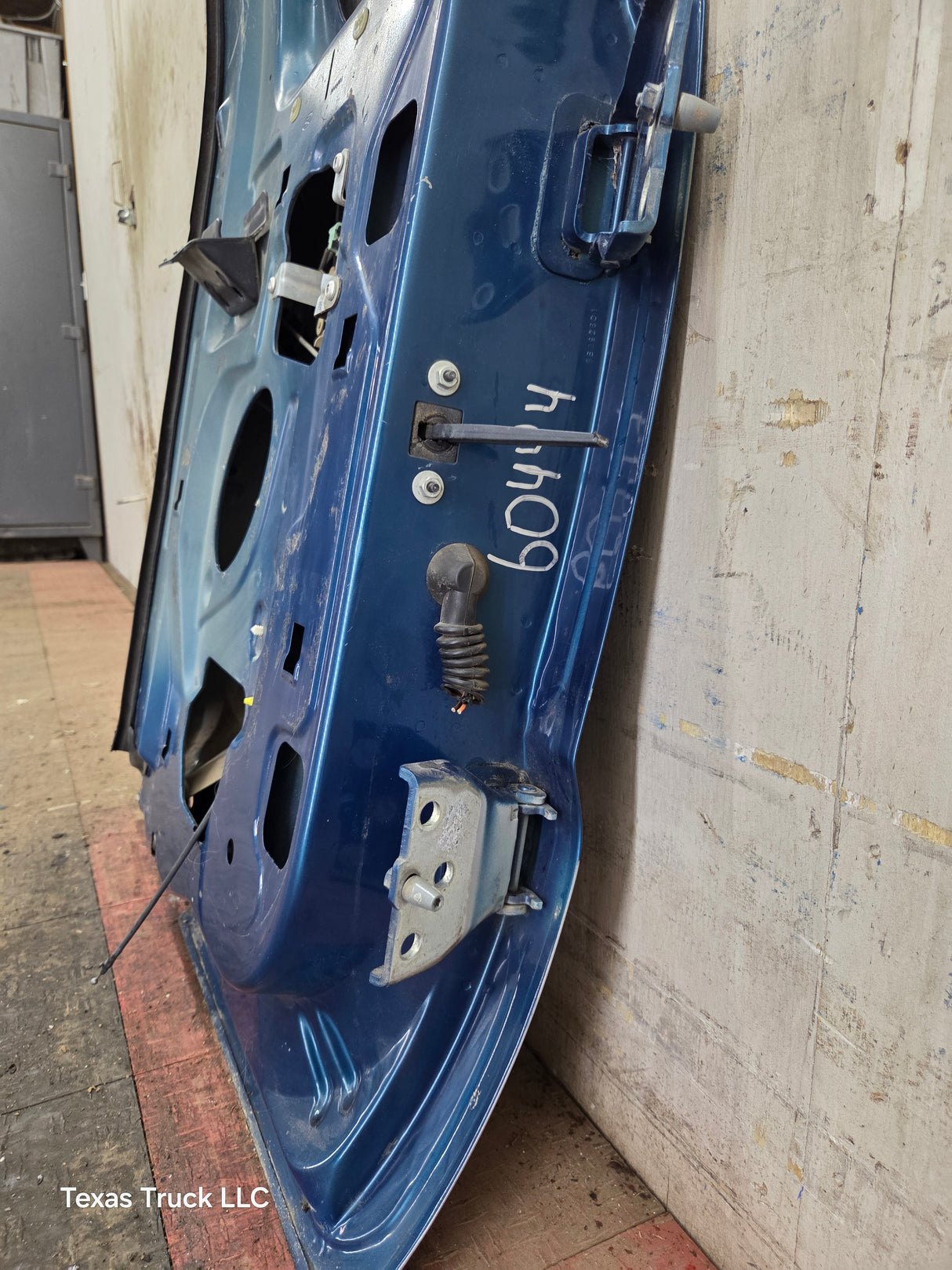 1999-2007 Ford Super Duty F250 F350 F450 F550 RH Extended Cab Passenger Rear Door