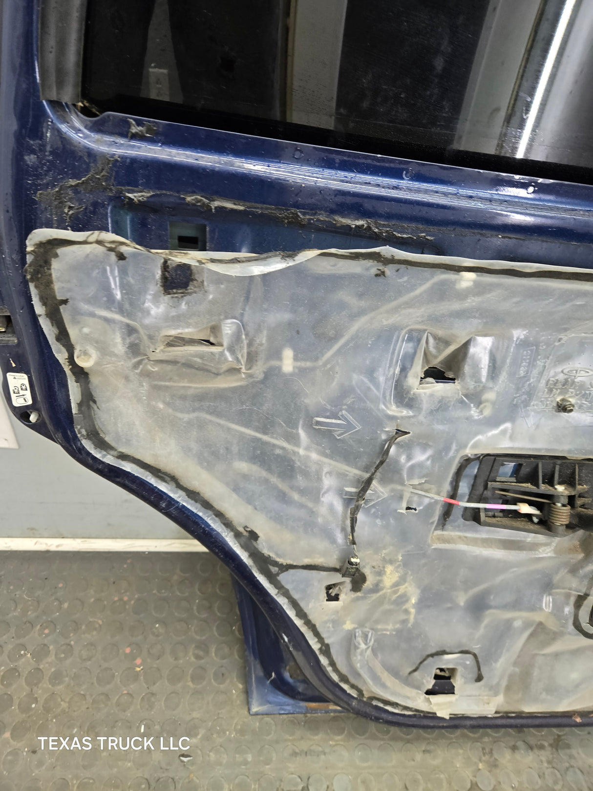 2001-2006 Chevrolet Tahoe / GMC Yukon 1500 2500HD Rear Driver Side Rear Door LH