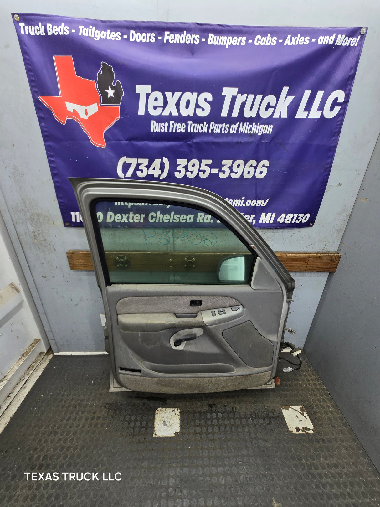 1999-2006 Chevrolet Silverado / GMC Sierra 1500 2500 3500 HD Front Driver Side Door LH