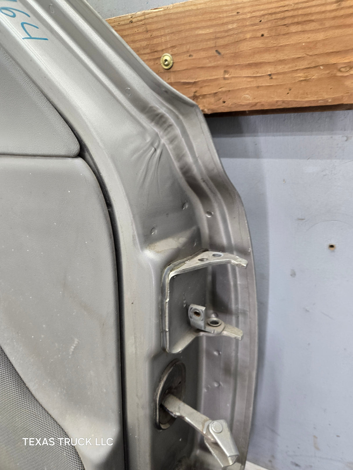 1999-2006 Chevrolet Silverado / GMC Sierra 1500 2500 3500 HD Front Driver Side Door LH