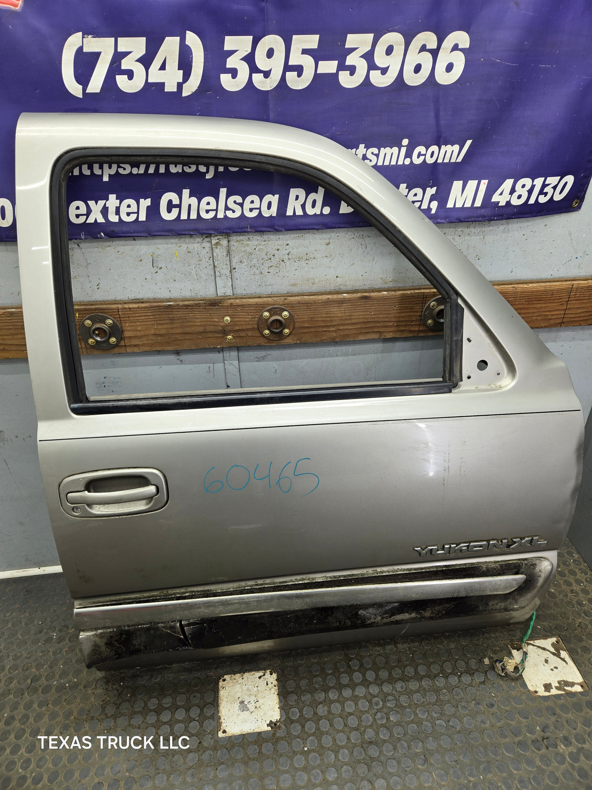 1999-2006 Chevrolet Silverado / GMC Sierra 1500 2500 3500 HD Front Passenger Side Door RH
