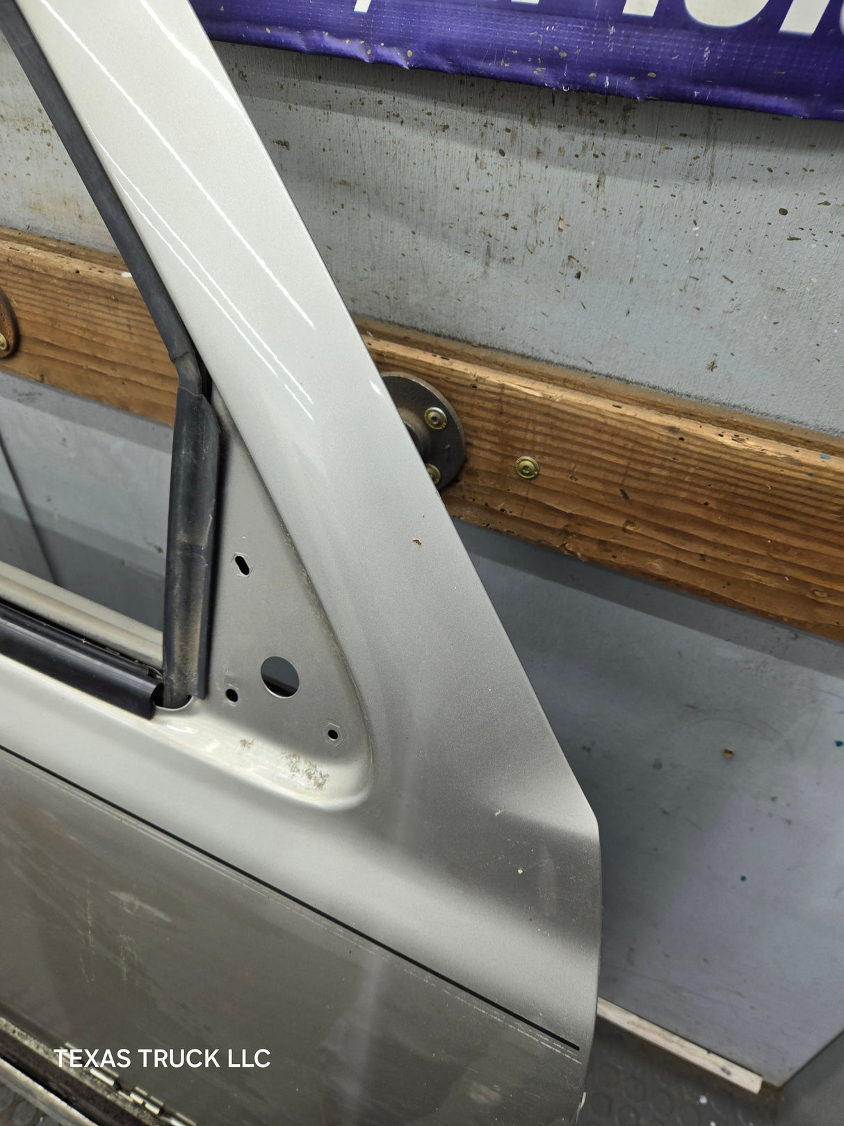 1999-2006 Chevrolet Silverado / GMC Sierra 1500 2500 3500 HD Front Passenger Side Door RH