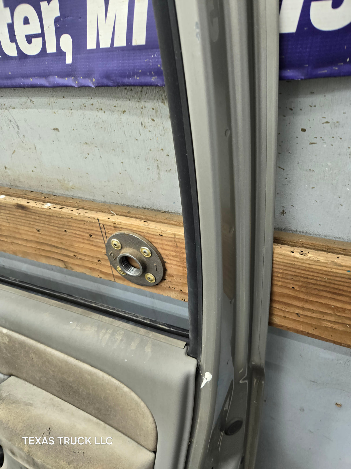 1999-2006 Chevrolet Silverado / GMC Sierra 1500 2500 3500 HD Front Passenger Side Door RH