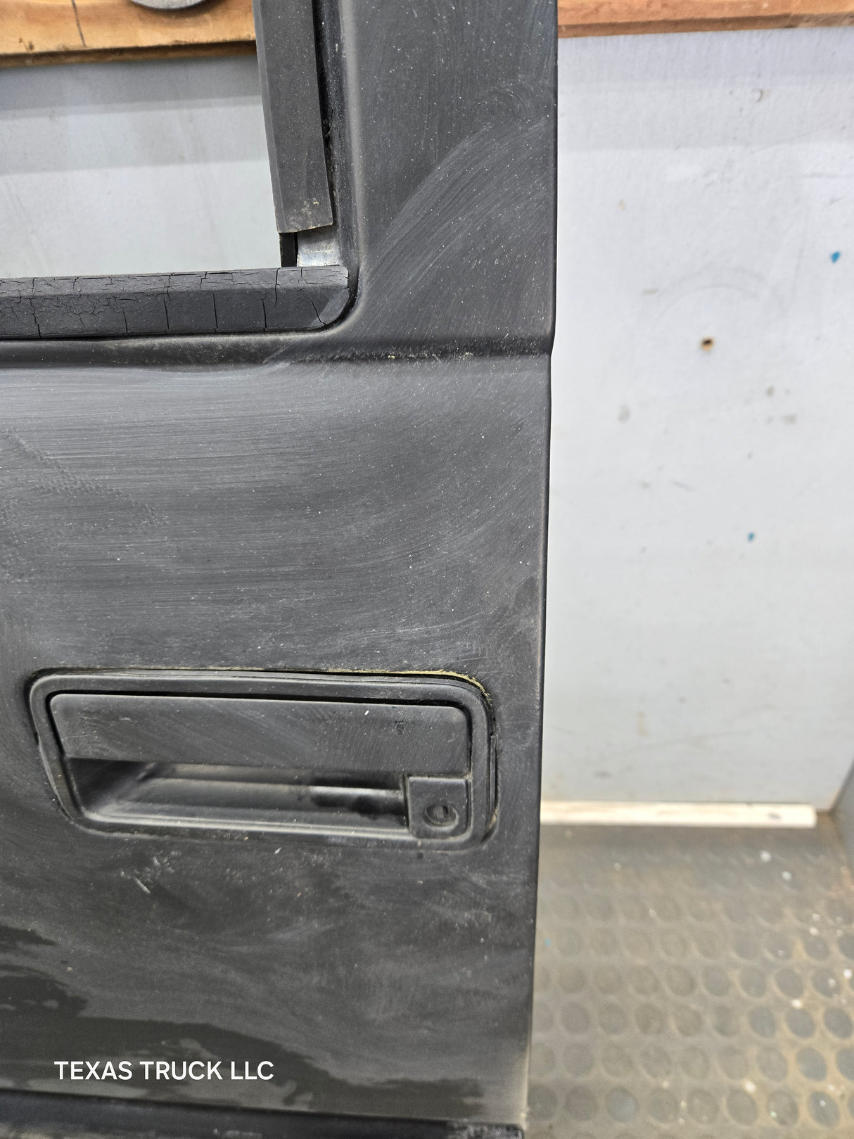1988-2000 Chevrolet Silverado Suburban GMC Sierra LH Front Driver Side Door