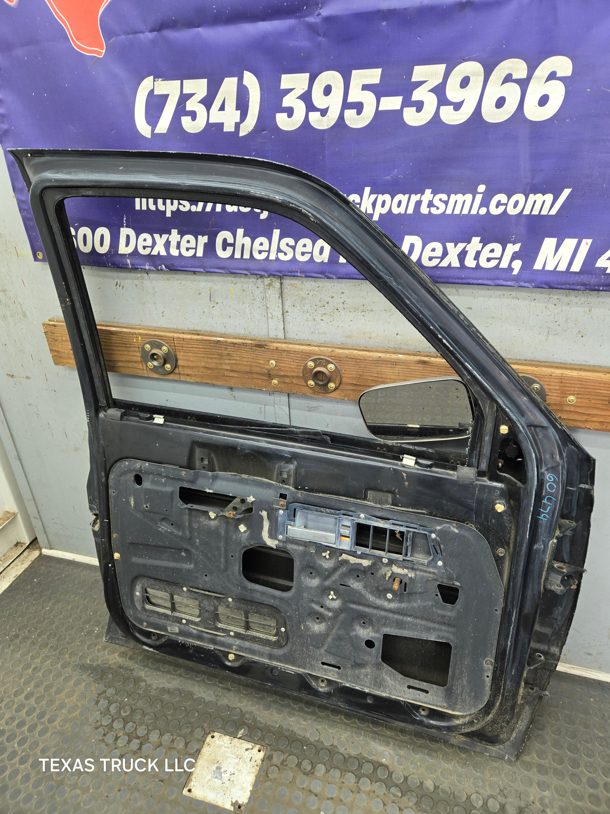 1988-2000 Chevrolet Silverado Suburban GMC Sierra LH Front Driver Side Door