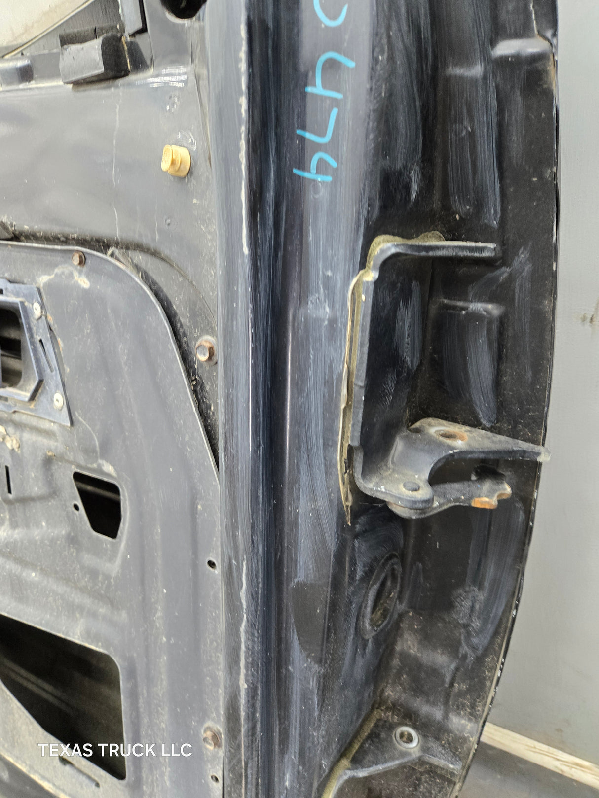 1988-2000 Chevrolet Silverado Suburban GMC Sierra LH Front Driver Side Door