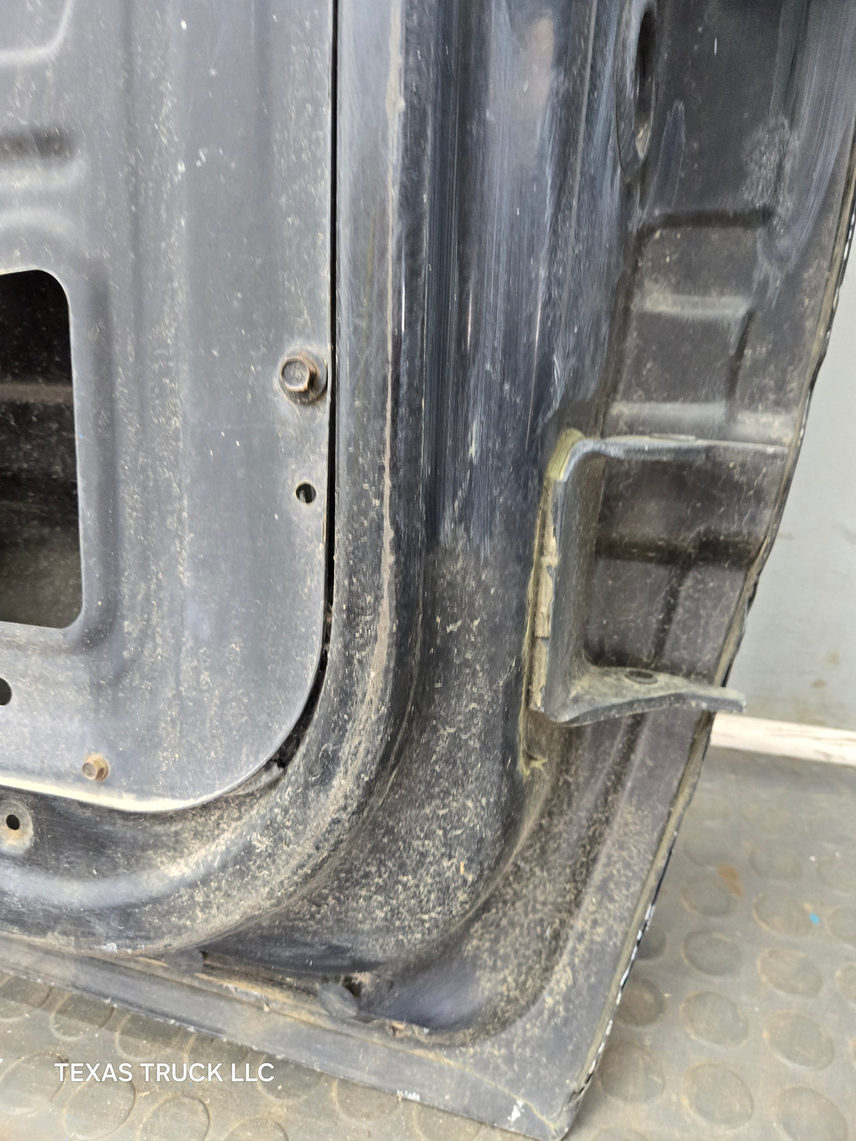 1988-2000 Chevrolet Silverado Suburban GMC Sierra LH Front Driver Side Door
