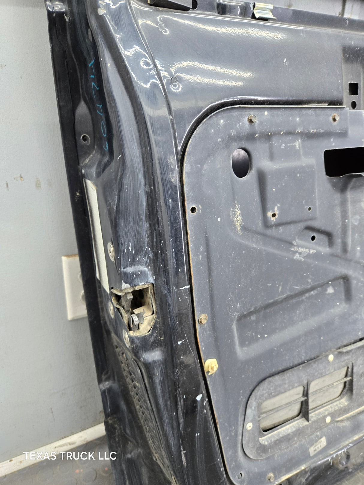 1988-2000 Chevrolet Silverado Suburban GMC Sierra LH Front Driver Side Door