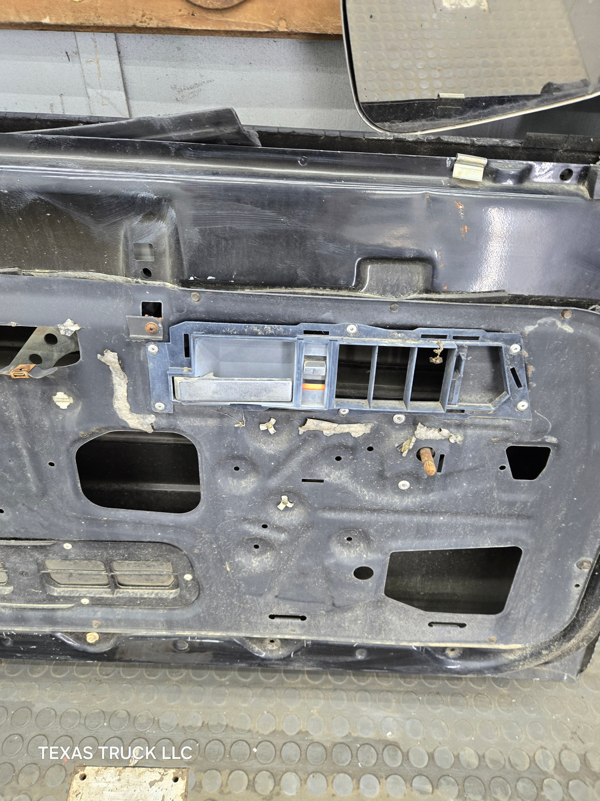 1988-2000 Chevrolet Silverado Suburban GMC Sierra LH Front Driver Side Door