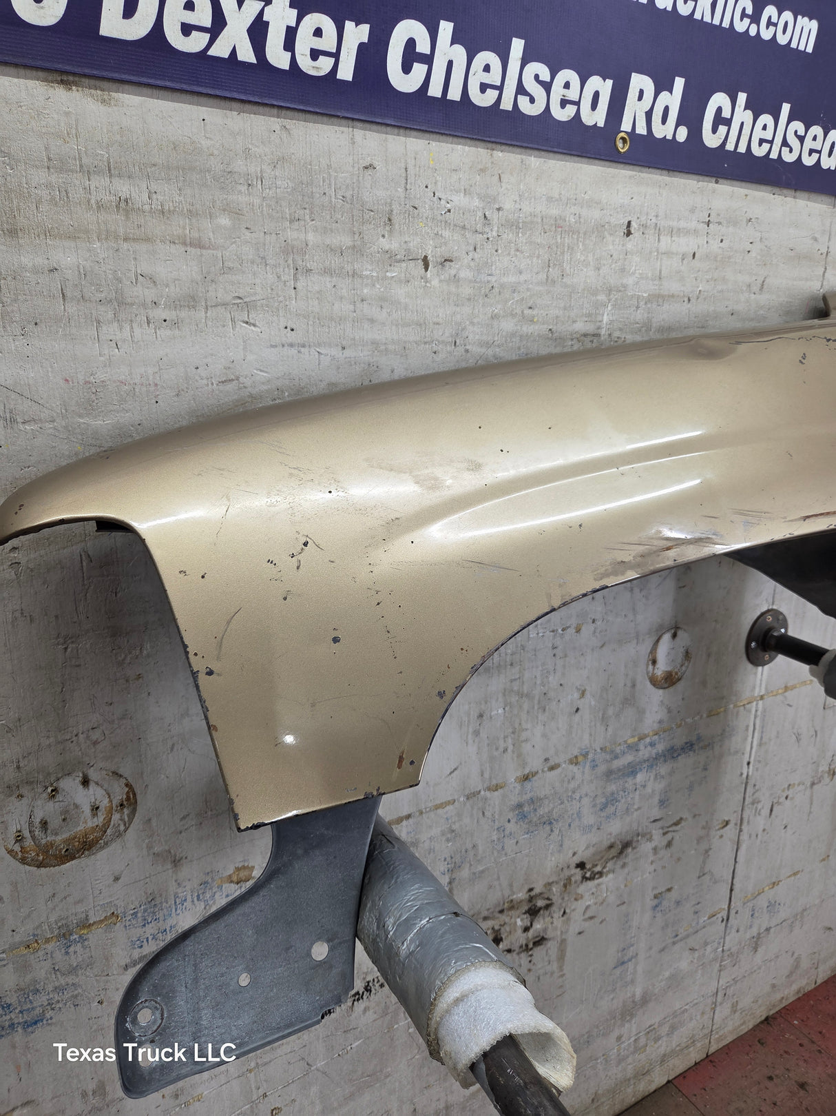 1999-2002 Chevrolet Silverado / Tahoe / Suburban 1500 2500 3500 HD LH Driver Side Front Fender
