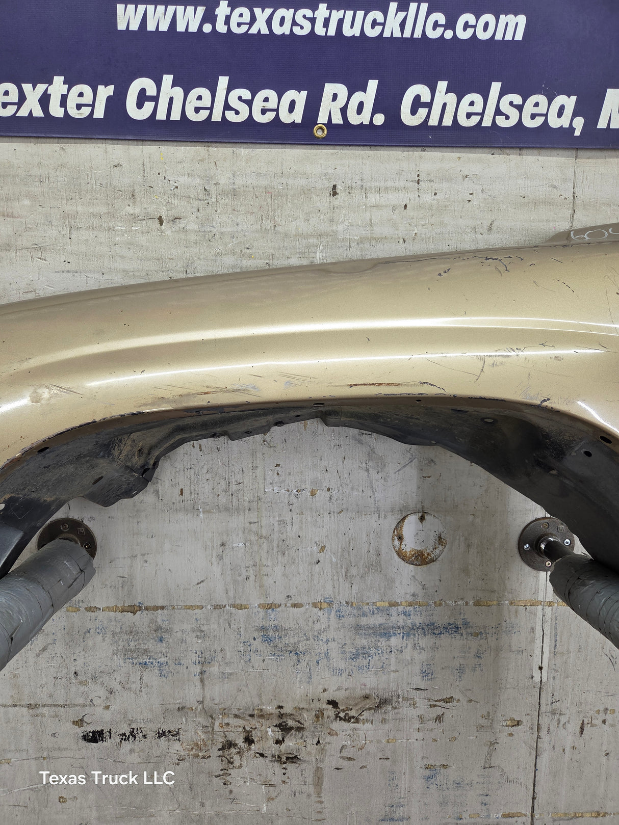 1999-2002 Chevrolet Silverado / Tahoe / Suburban 1500 2500 3500 HD LH Driver Side Front Fender