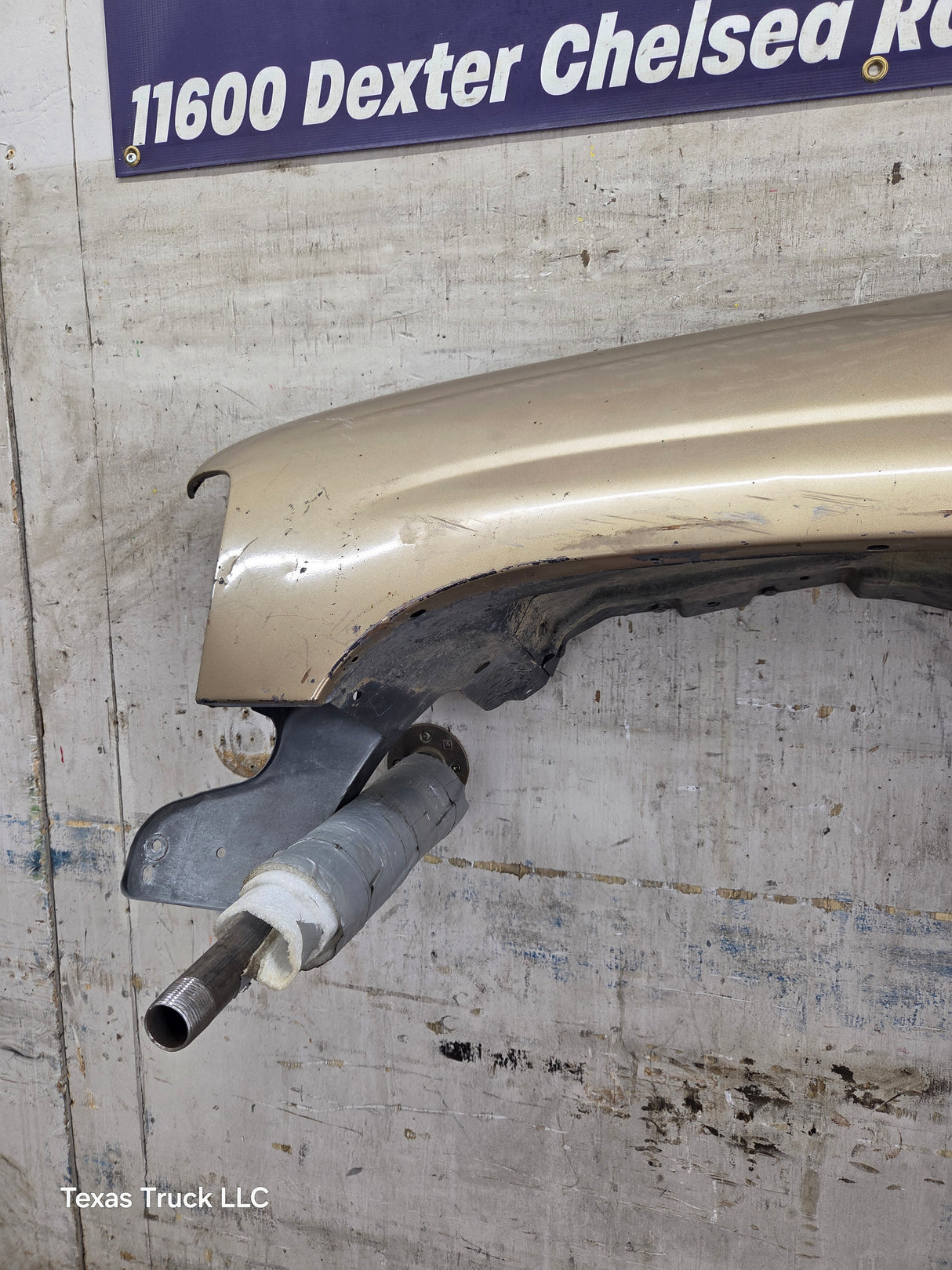 1999-2002 Chevrolet Silverado / Tahoe / Suburban 1500 2500 3500 HD LH Driver Side Front Fender