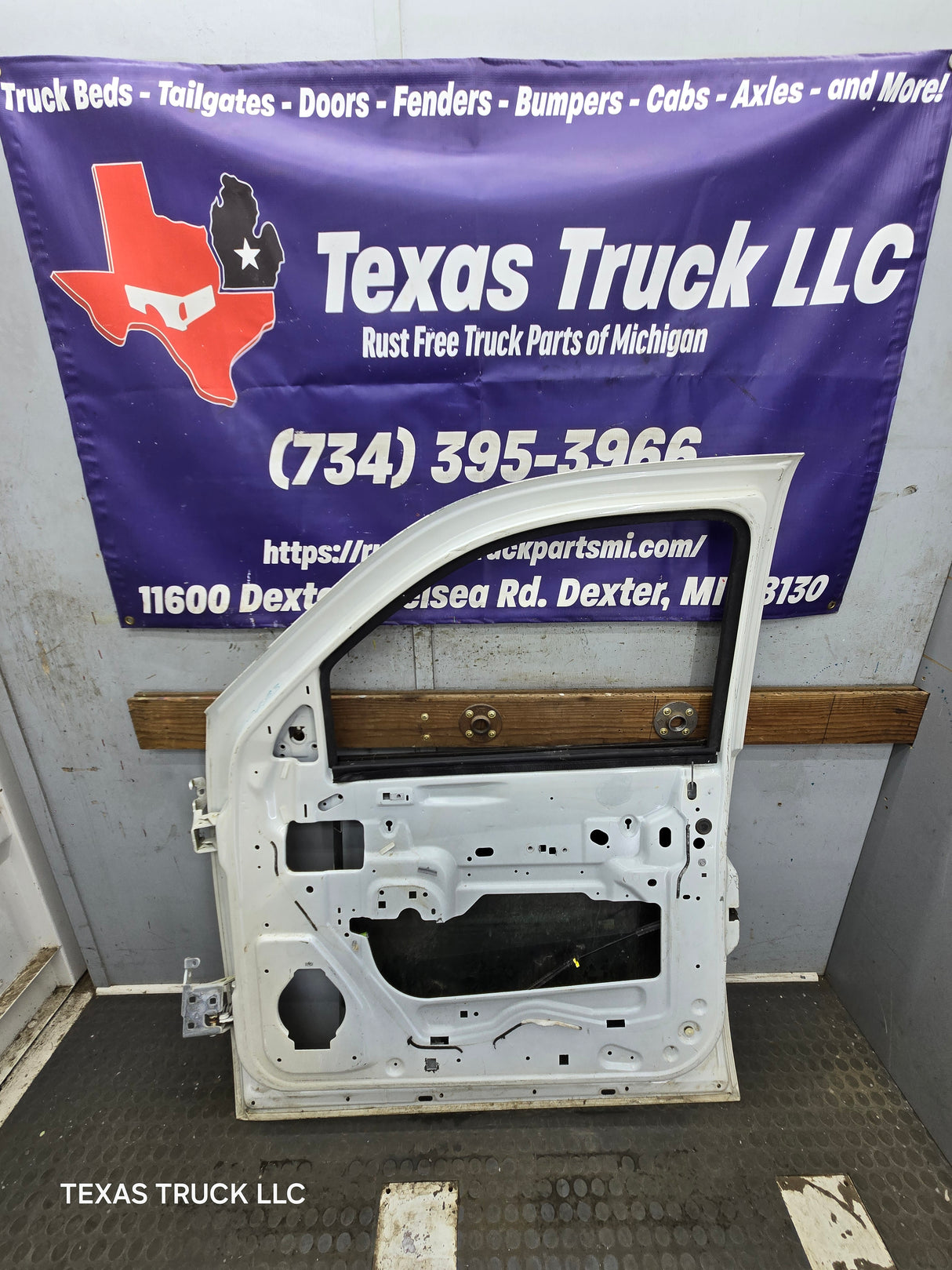 2007-2013 Chevrolet Silverado / GMC Sierra 1500 25000 3500 HD LH Front Passenger Side Door