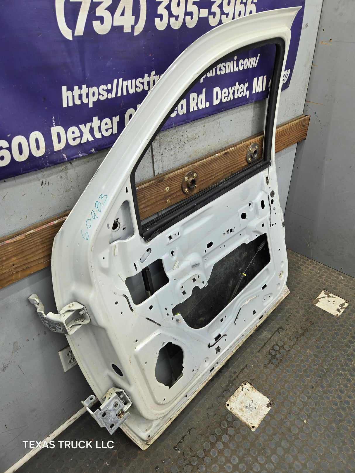 2007-2013 Chevrolet Silverado / GMC Sierra 1500 25000 3500 HD LH Front Passenger Side Door