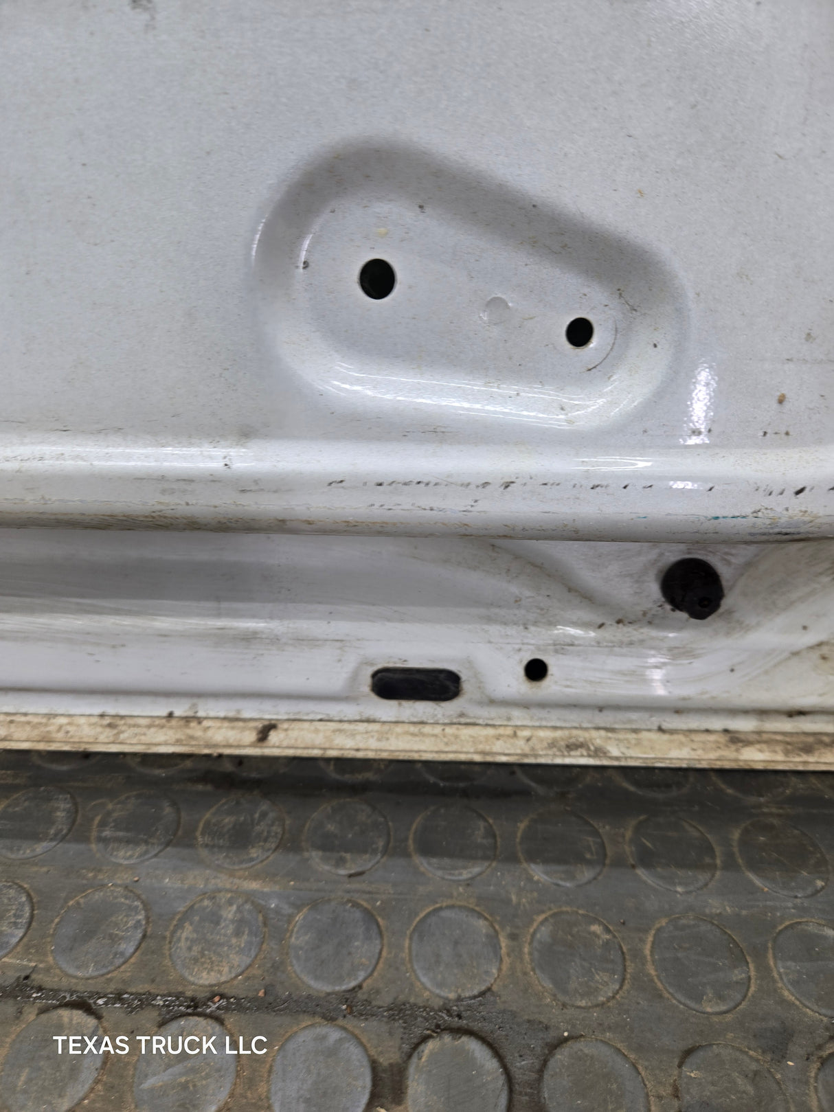 2007-2013 Chevrolet Silverado / GMC Sierra 1500 25000 3500 HD LH Front Passenger Side Door