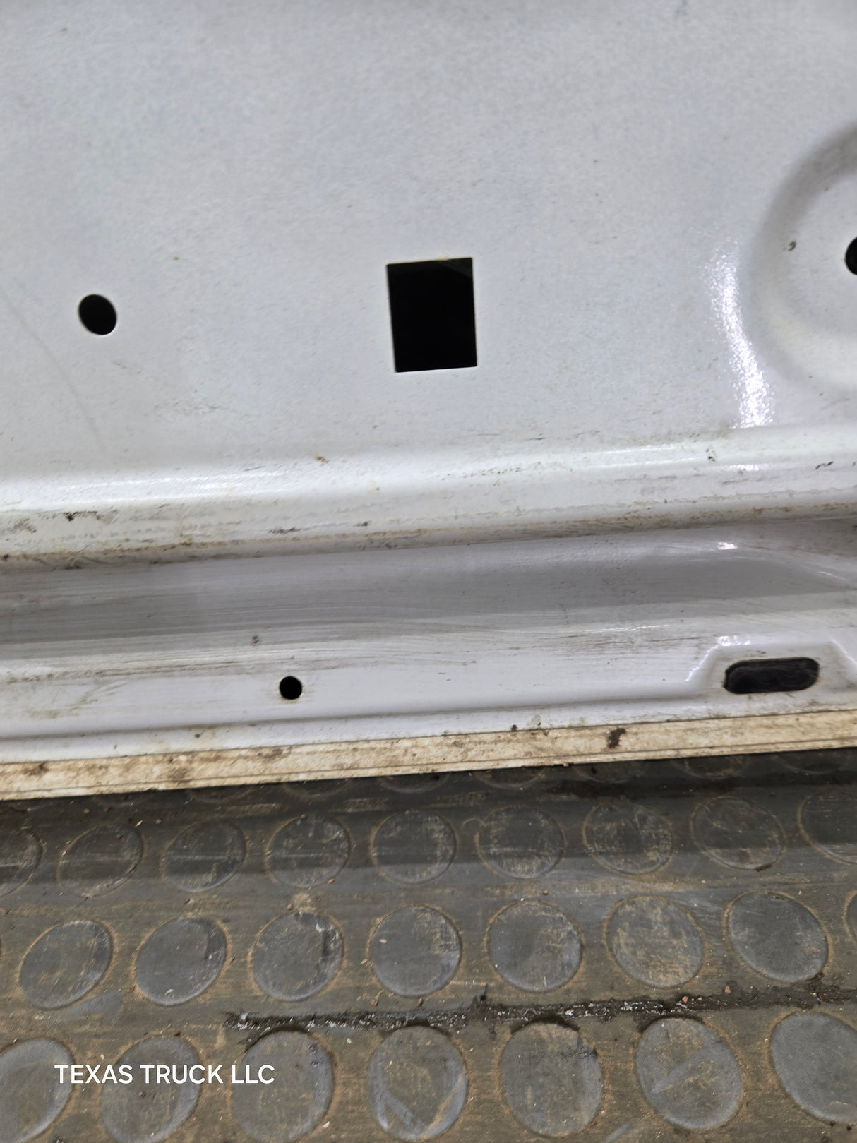 2007-2013 Chevrolet Silverado / GMC Sierra 1500 25000 3500 HD LH Front Passenger Side Door