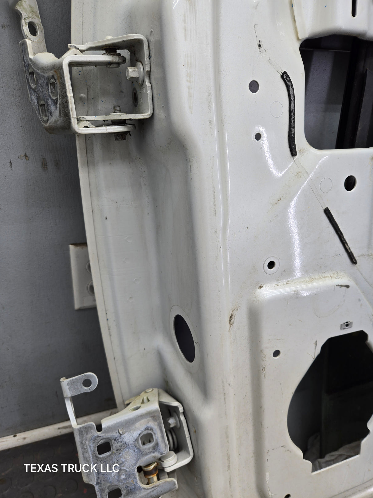 2007-2013 Chevrolet Silverado / GMC Sierra 1500 25000 3500 HD LH Front Passenger Side Door
