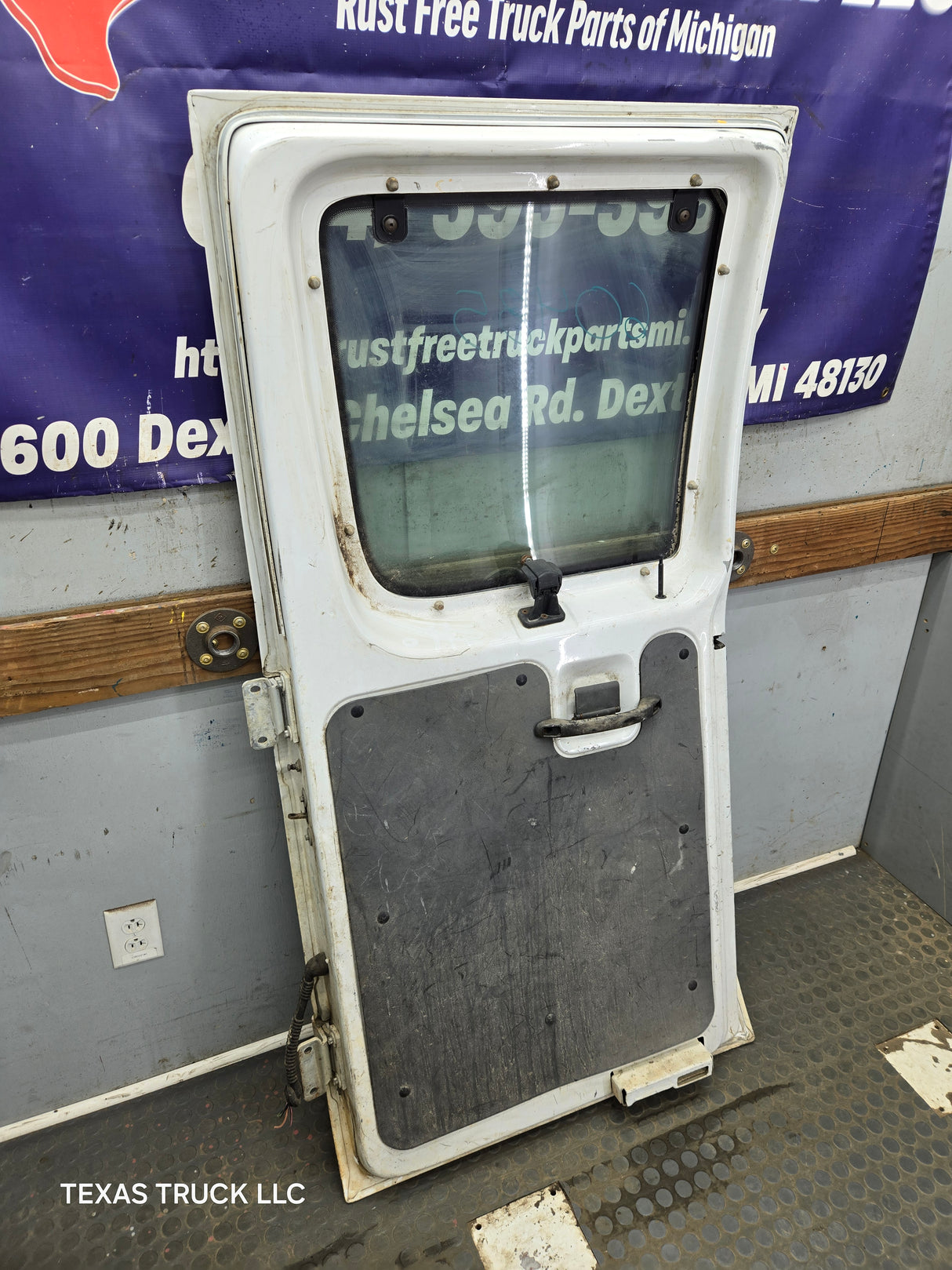 1992–2014 Ford Econoline E-150 E-250 E-350 E-450 E-550 Front Side Door