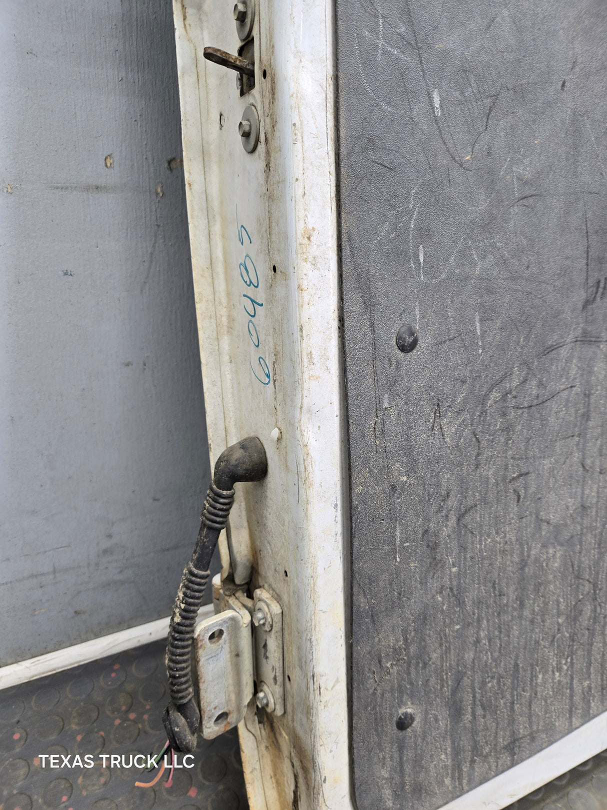 1992–2014 Ford Econoline E-150 E-250 E-350 E-450 E-550 Front Side Door