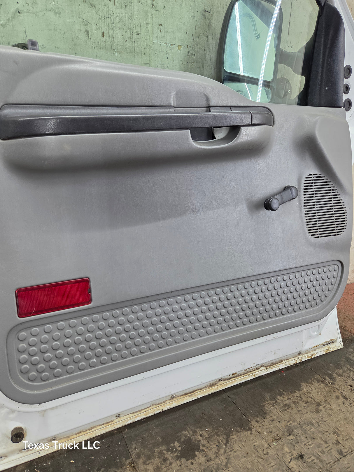 1999-2011 Ford Super Duty LH Driver Side Front Door F250 F350 F450 F550