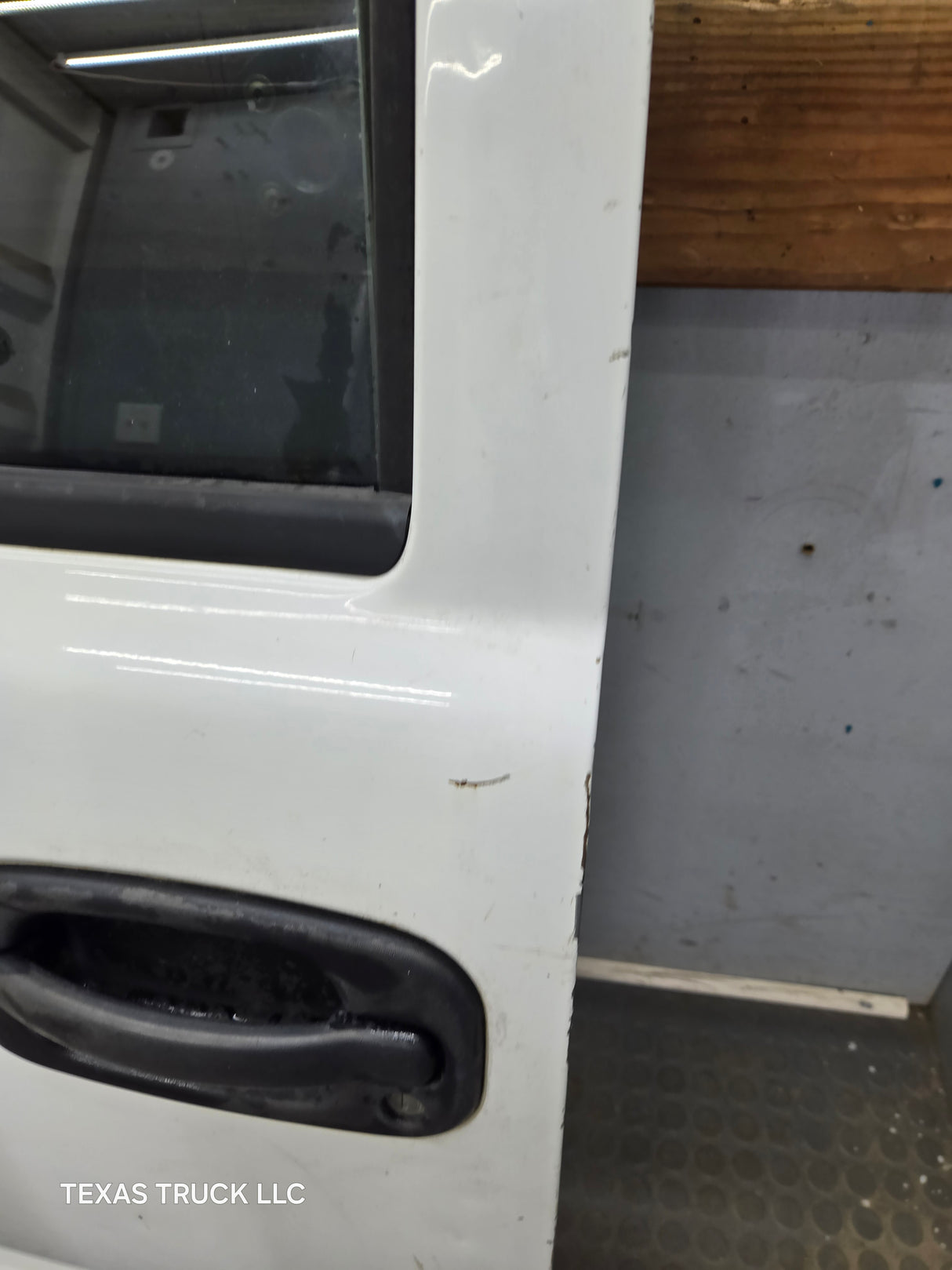 1999-2006 Chevrolet Silverado / GMC Sierra 1500 2500 3500 HD Front Driver Side Door LH