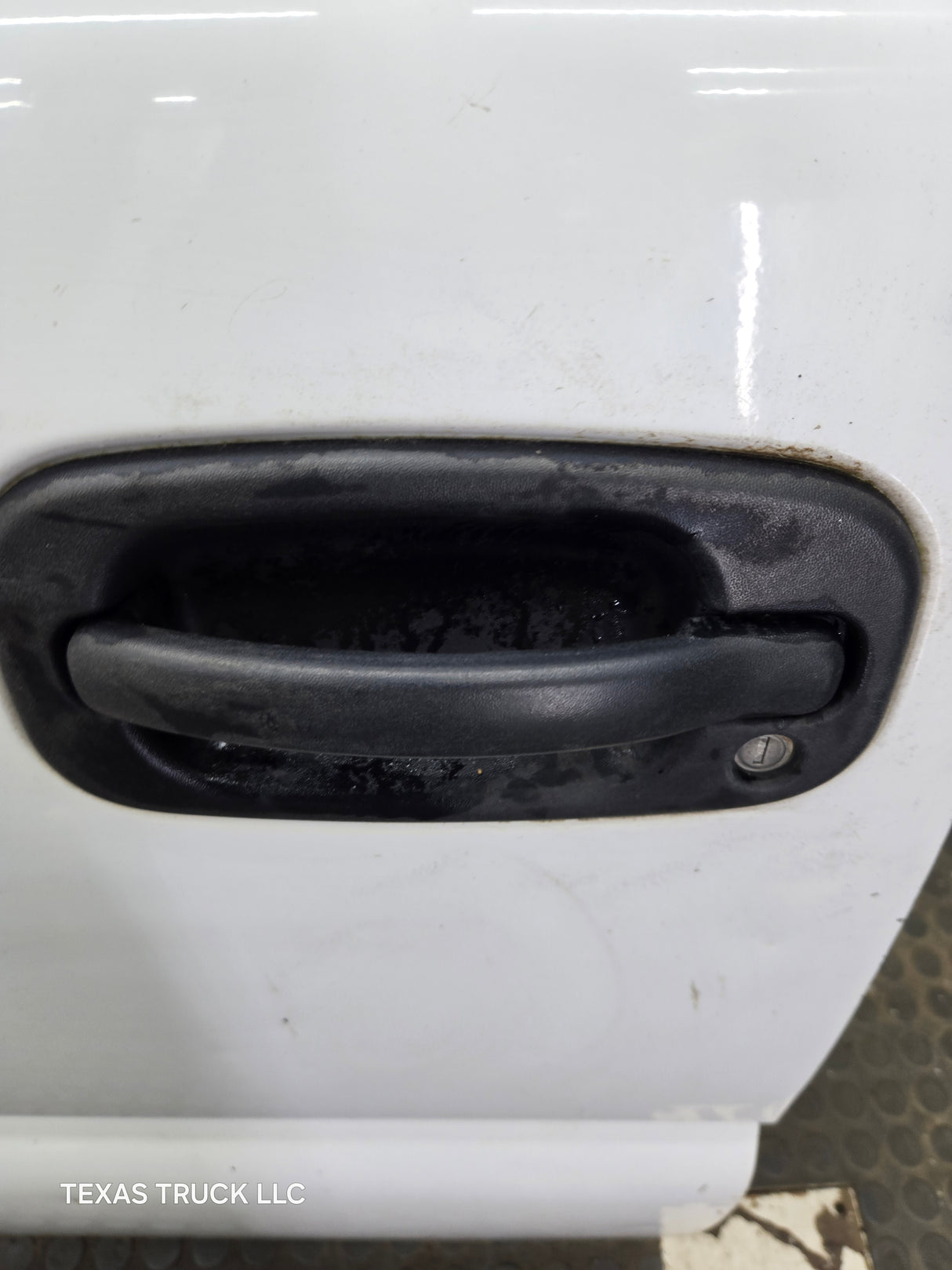 1999-2006 Chevrolet Silverado / GMC Sierra 1500 2500 3500 HD Front Driver Side Door LH