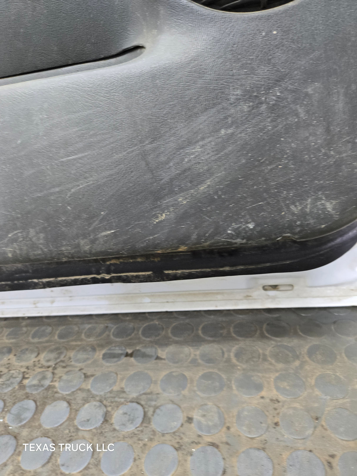 1999-2006 Chevrolet Silverado / GMC Sierra 1500 2500 3500 HD Front Driver Side Door LH