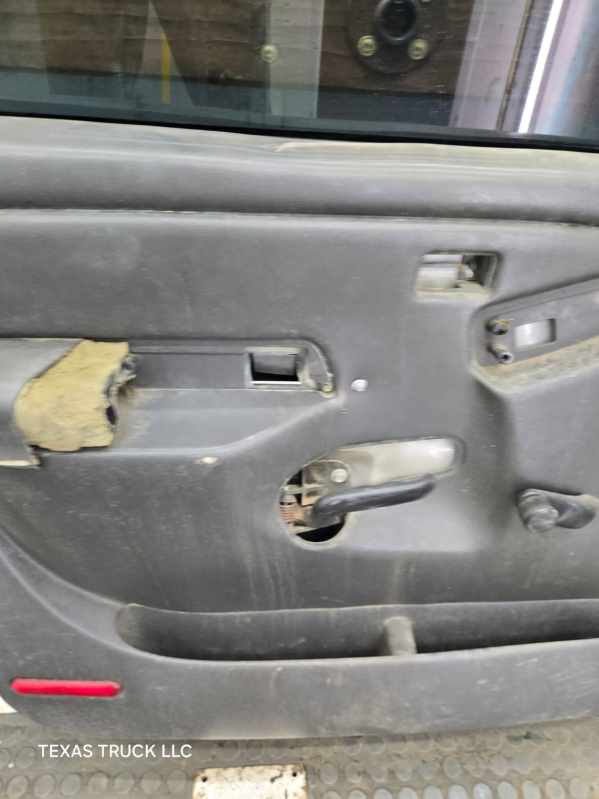 1999-2006 Chevrolet Silverado / GMC Sierra 1500 2500 3500 HD Front Driver Side Door LH