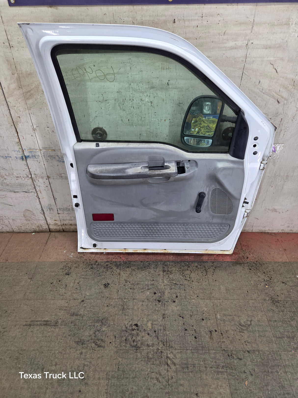 1999-2011 Ford Super Duty LH Driver Side Front Door F250 F350 F450 F550