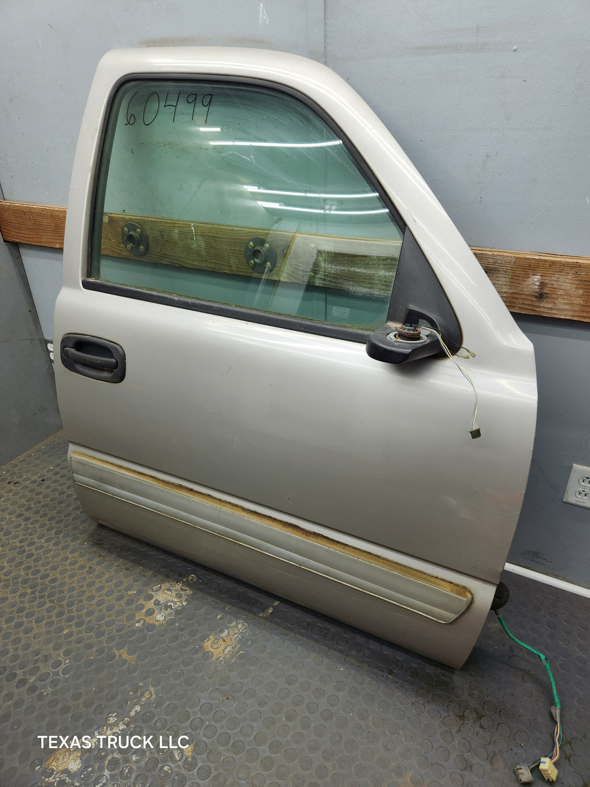 1999-2006 Chevrolet Silverado / GMC Sierra 1500 2500 3500 HD RH Front Passenger side Door