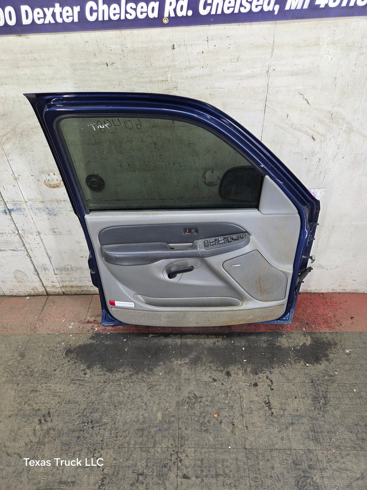 1999-2006 Chevrolet Silverado / GMC Sierra 1500 2500 3500 HD Front Driver Side Door