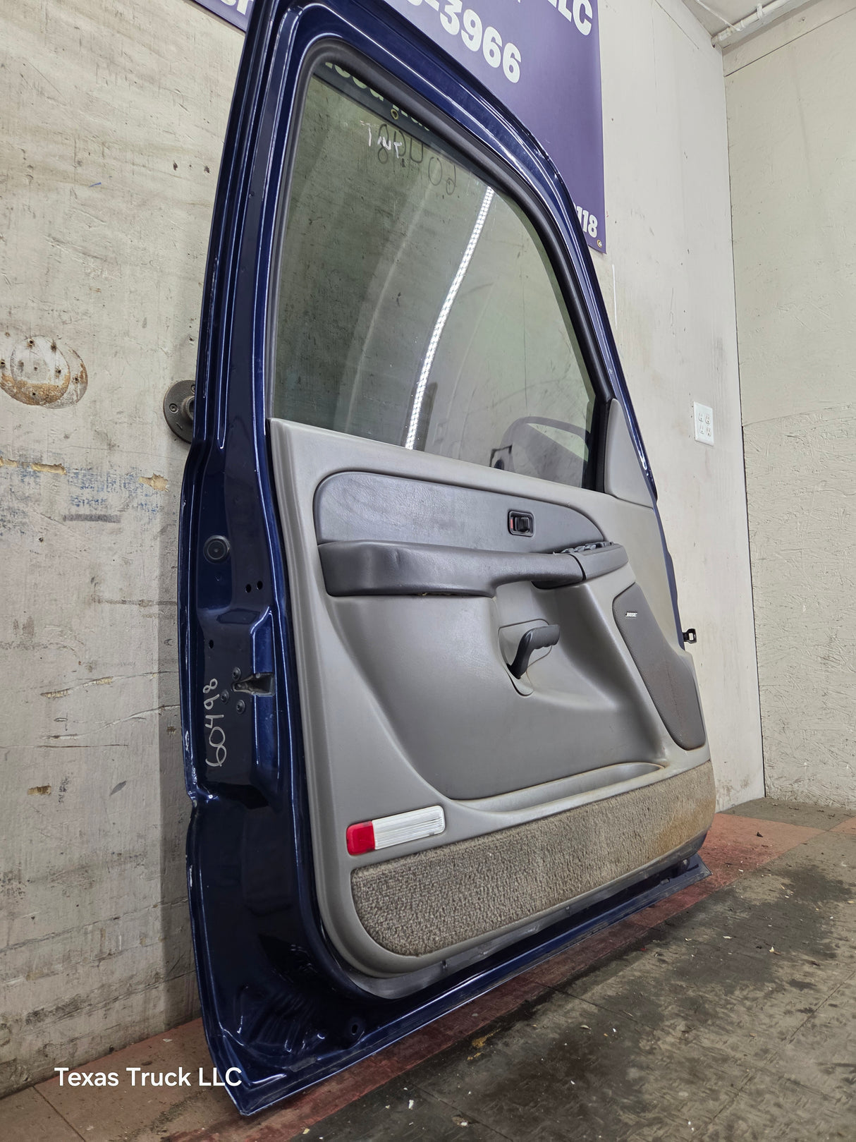 1999-2006 Chevrolet Silverado / GMC Sierra 1500 2500 3500 HD Front Driver Side Door