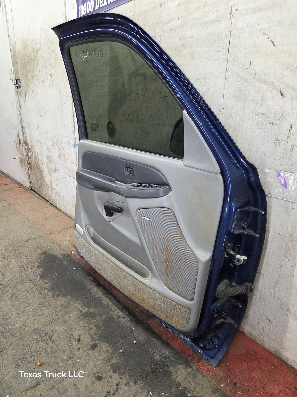 1999-2006 Chevrolet Silverado / GMC Sierra 1500 2500 3500 HD Front Driver Side Door