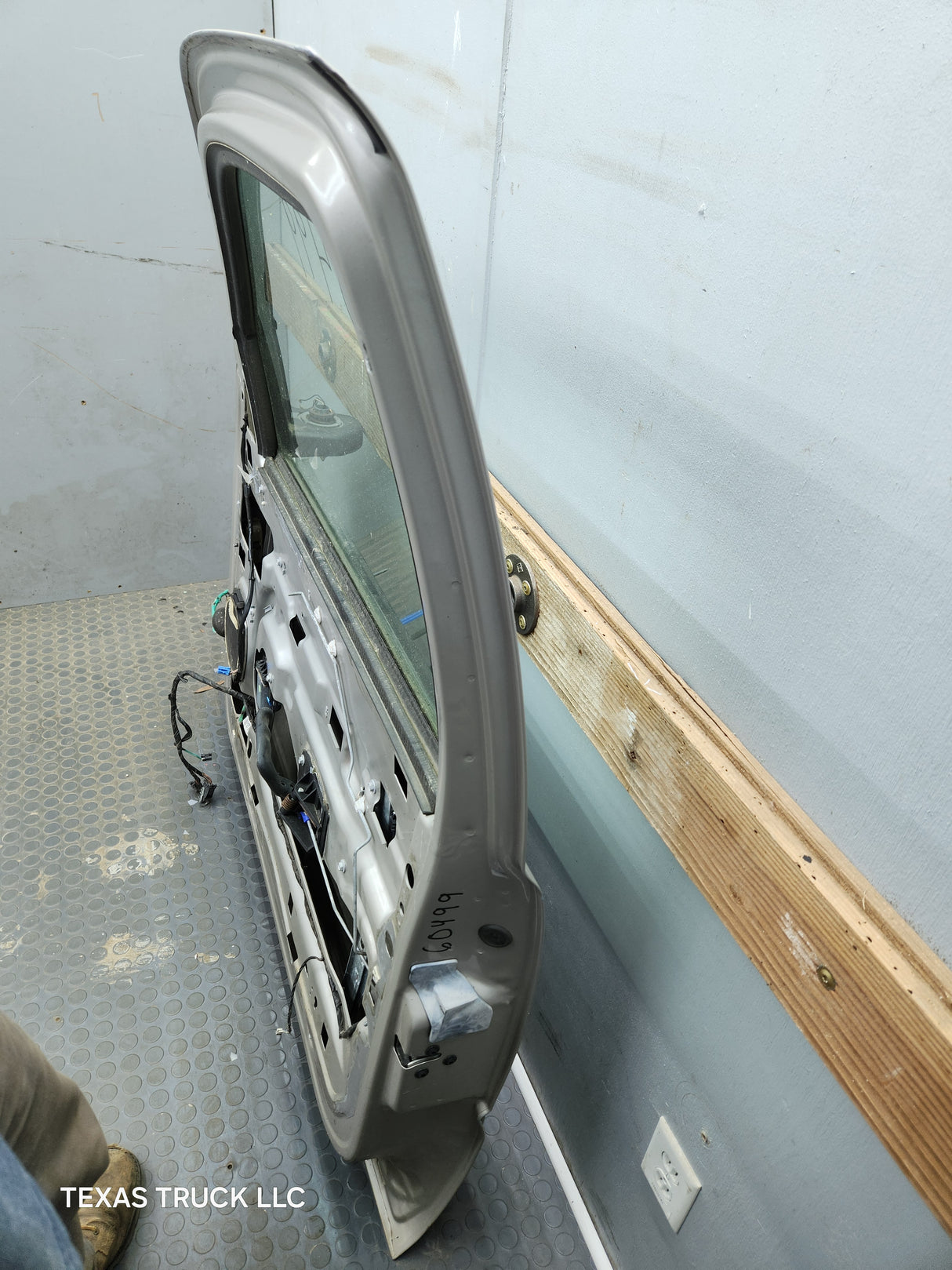 1999-2006 Chevrolet Silverado / GMC Sierra 1500 2500 3500 HD RH Front Passenger side Door