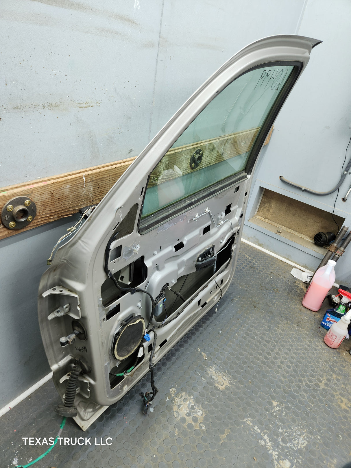 1999-2006 Chevrolet Silverado / GMC Sierra 1500 2500 3500 HD RH Front Passenger side Door
