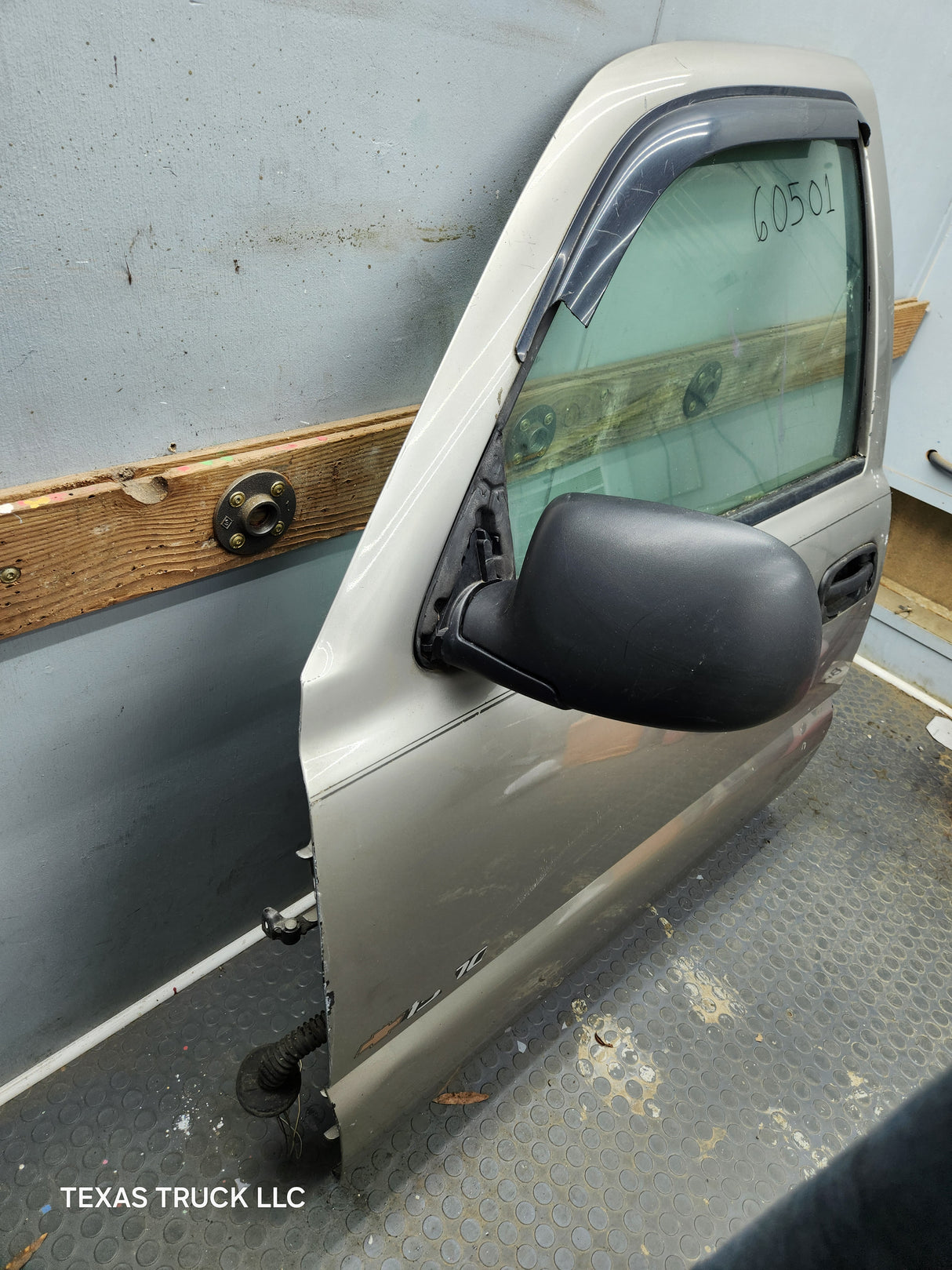 1999-2006 Chevrolet Silverado / GMC Sierra 1500 2500 3500 HD LH Front Driver Side Door