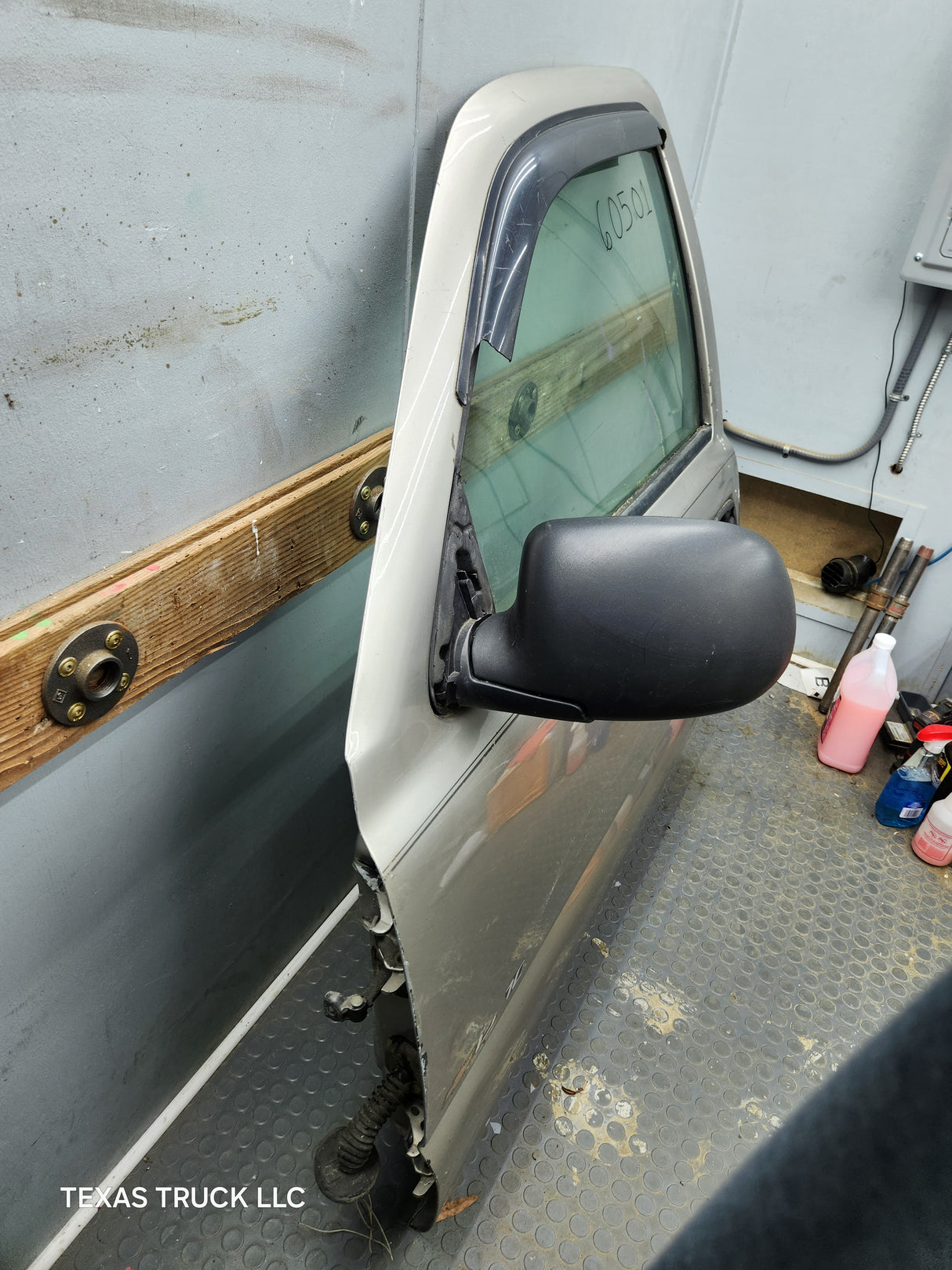 1999-2006 Chevrolet Silverado / GMC Sierra 1500 2500 3500 HD LH Front Driver Side Door