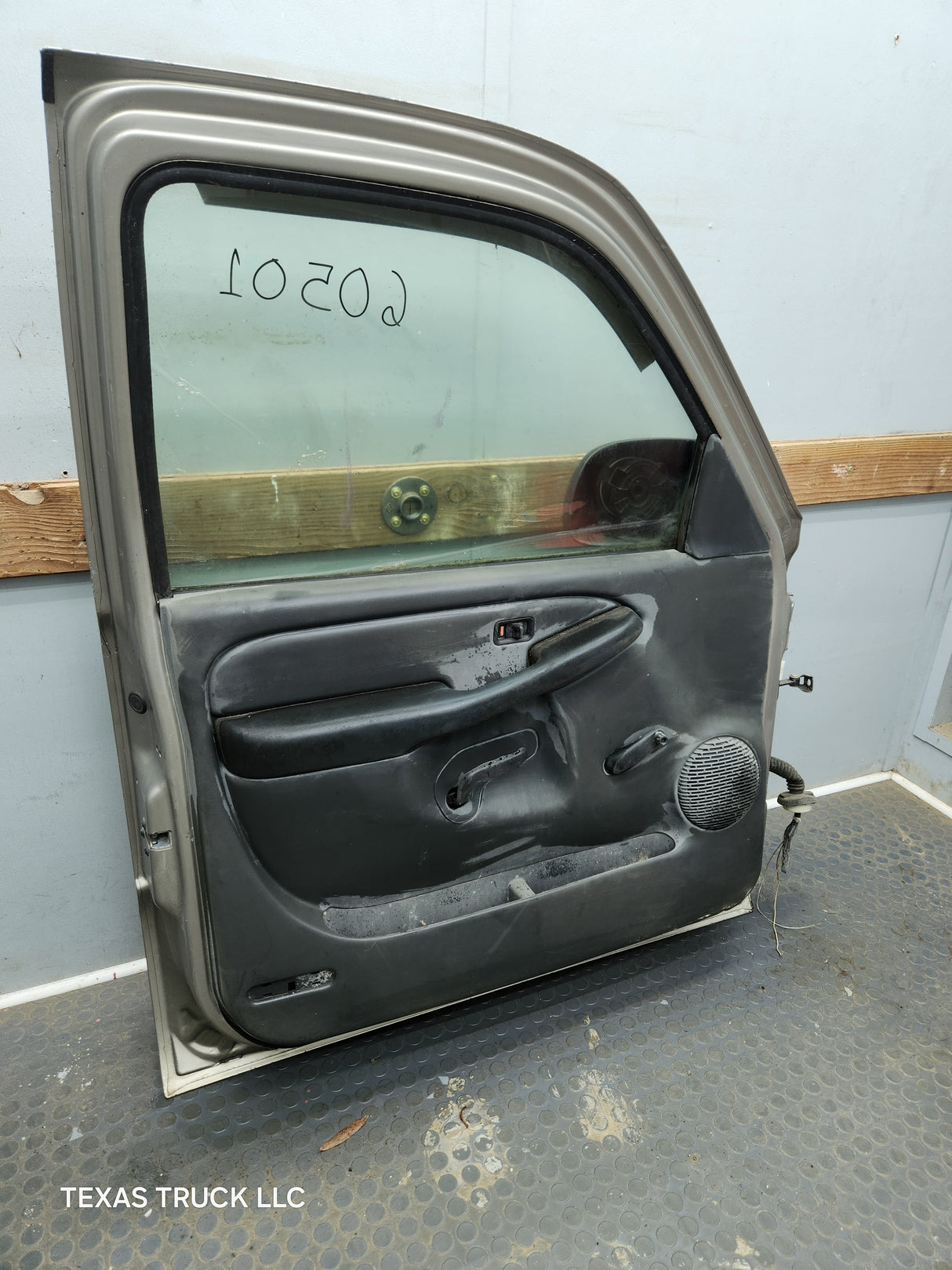 1999-2006 Chevrolet Silverado / GMC Sierra 1500 2500 3500 HD LH Front Driver Side Door