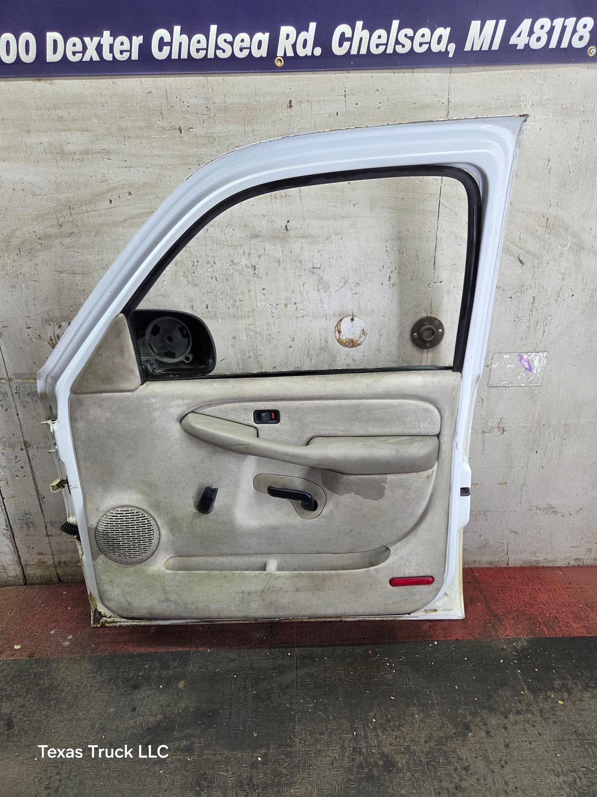 1999-2006 Chevrolet Silverado / GMC Sierra 1500 2500 3500 HD Front Passenger side Door RH