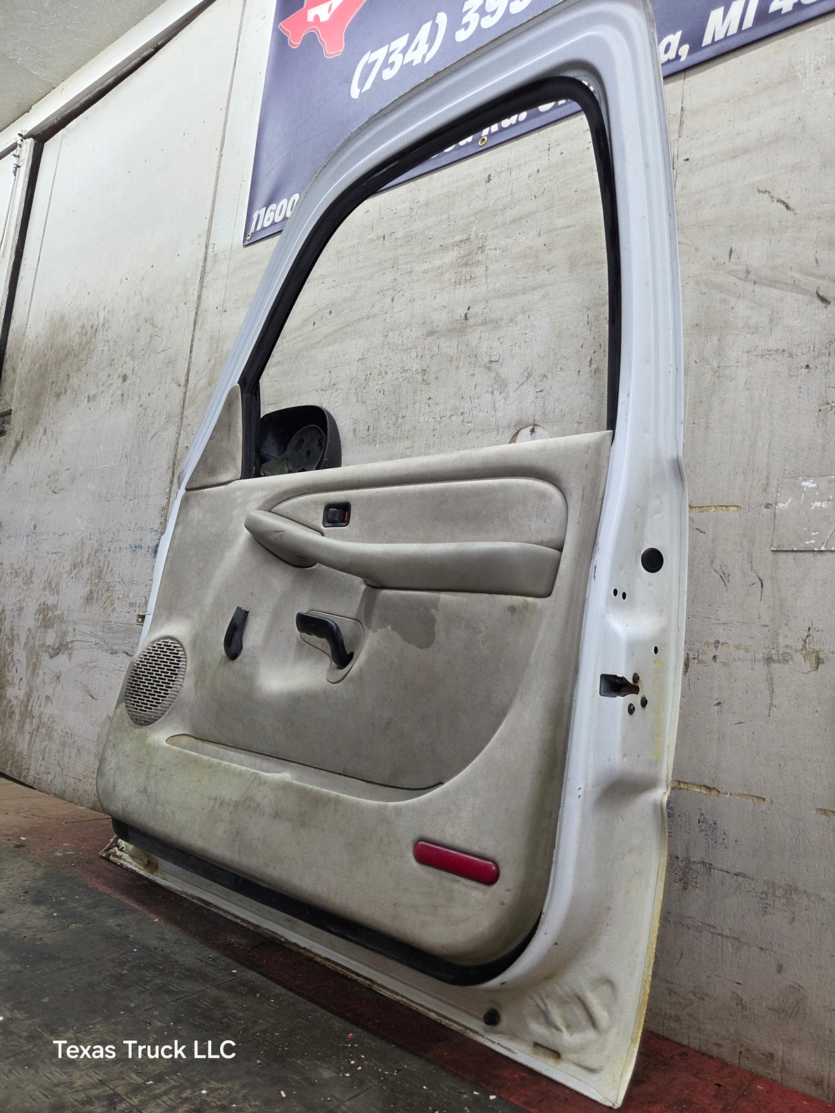 1999-2006 Chevrolet Silverado / GMC Sierra 1500 2500 3500 HD Front Passenger side Door RH