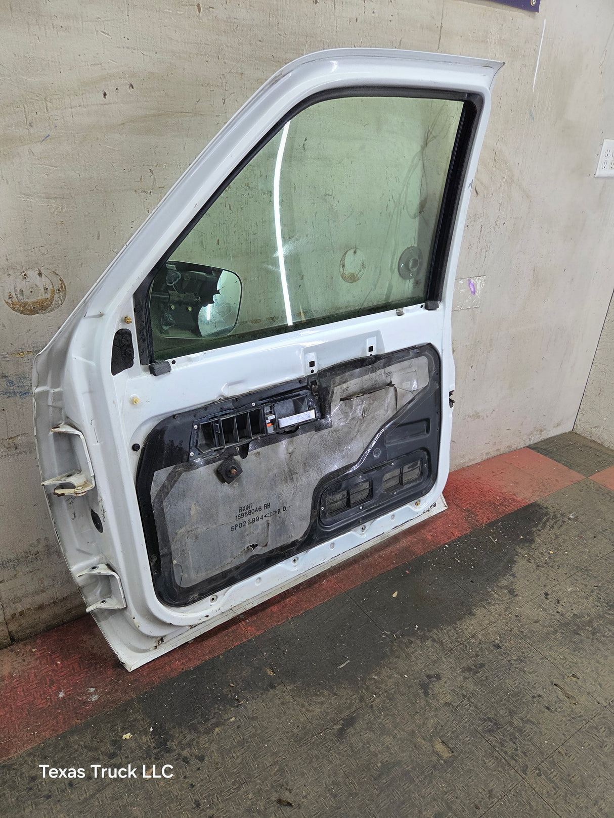 1988-2000 Chevrolet Silverado Suburban GMC Sierra RH Front Passenger Door