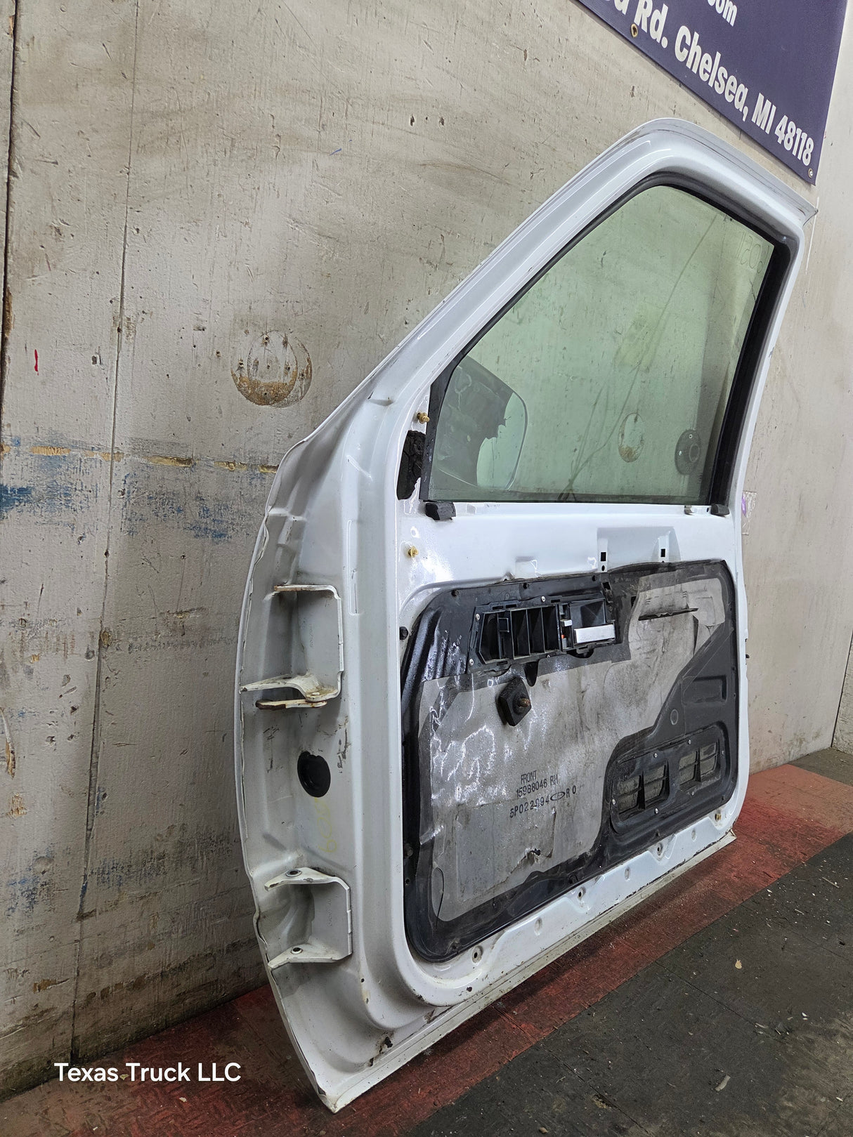 1988-2000 Chevrolet Silverado Suburban GMC Sierra RH Front Passenger Door