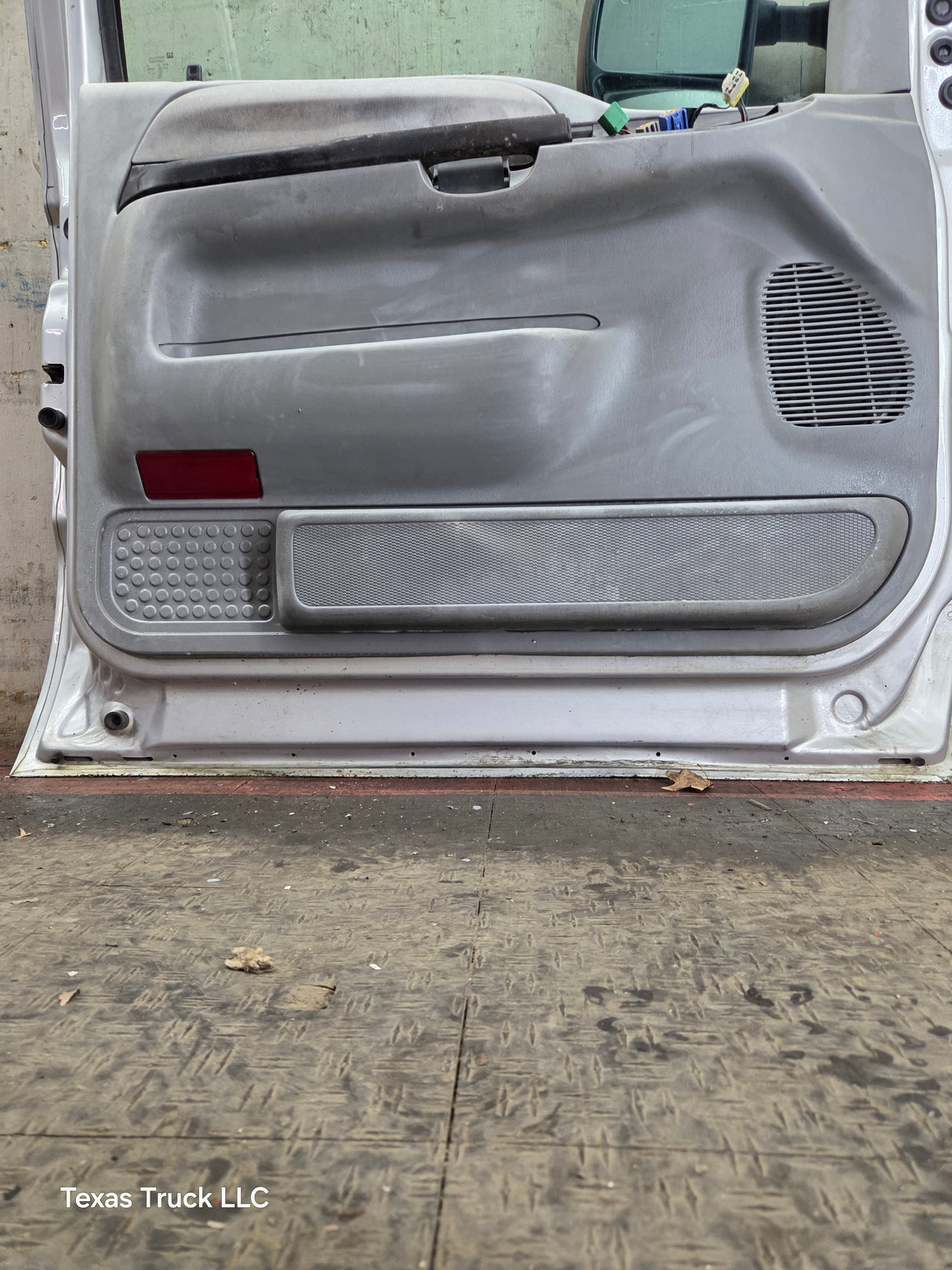 1999-2011 Ford Super Duty LH Driver Side Front Door F250 F350 F450 F550