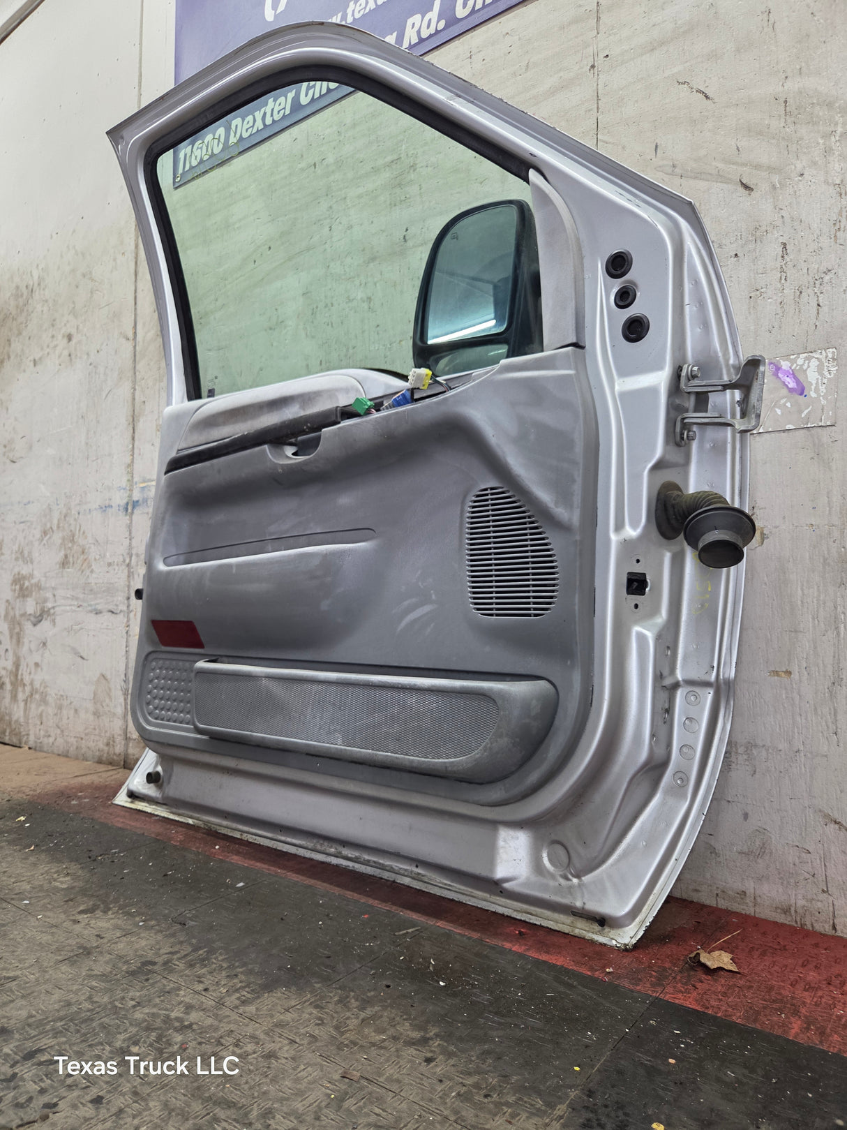 1999-2011 Ford Super Duty LH Driver Side Front Door F250 F350 F450 F550