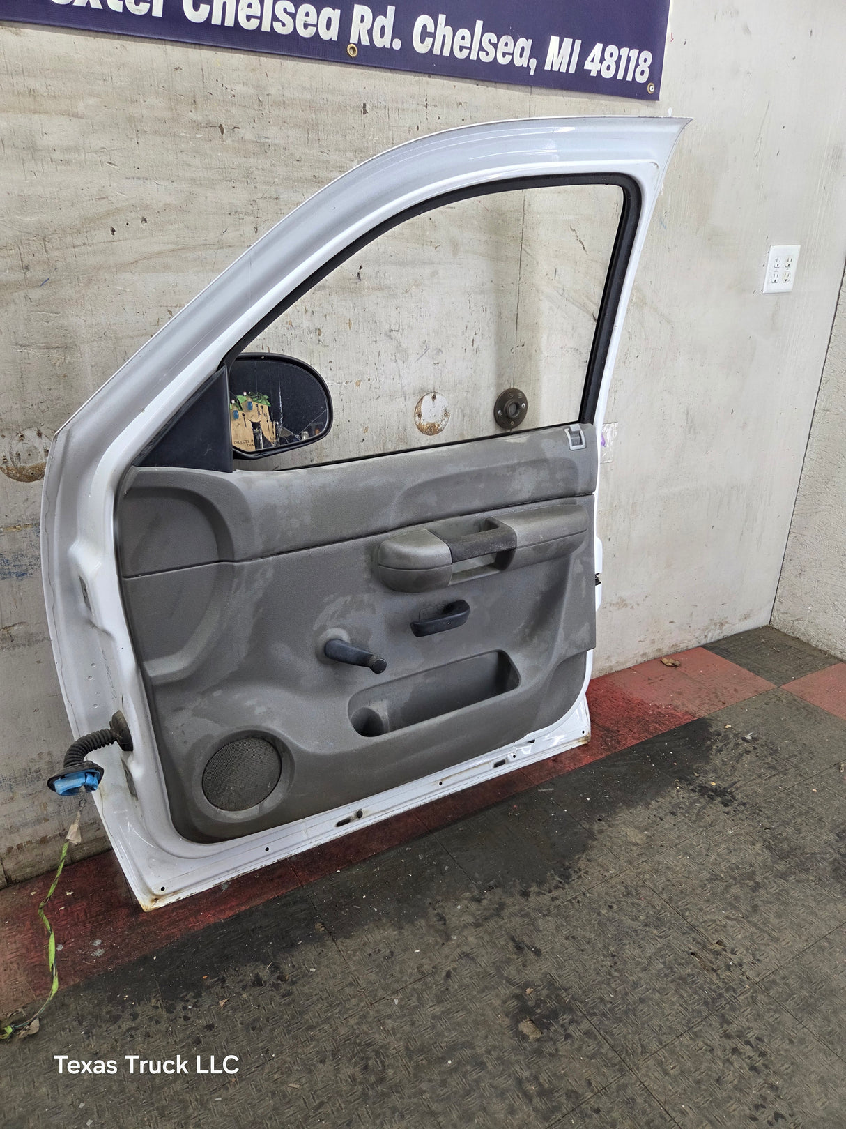 2007-2013 Chevrolet Silverado / GMC Sierra 1500 2500 3500 HD RH Front Passenger Side Door