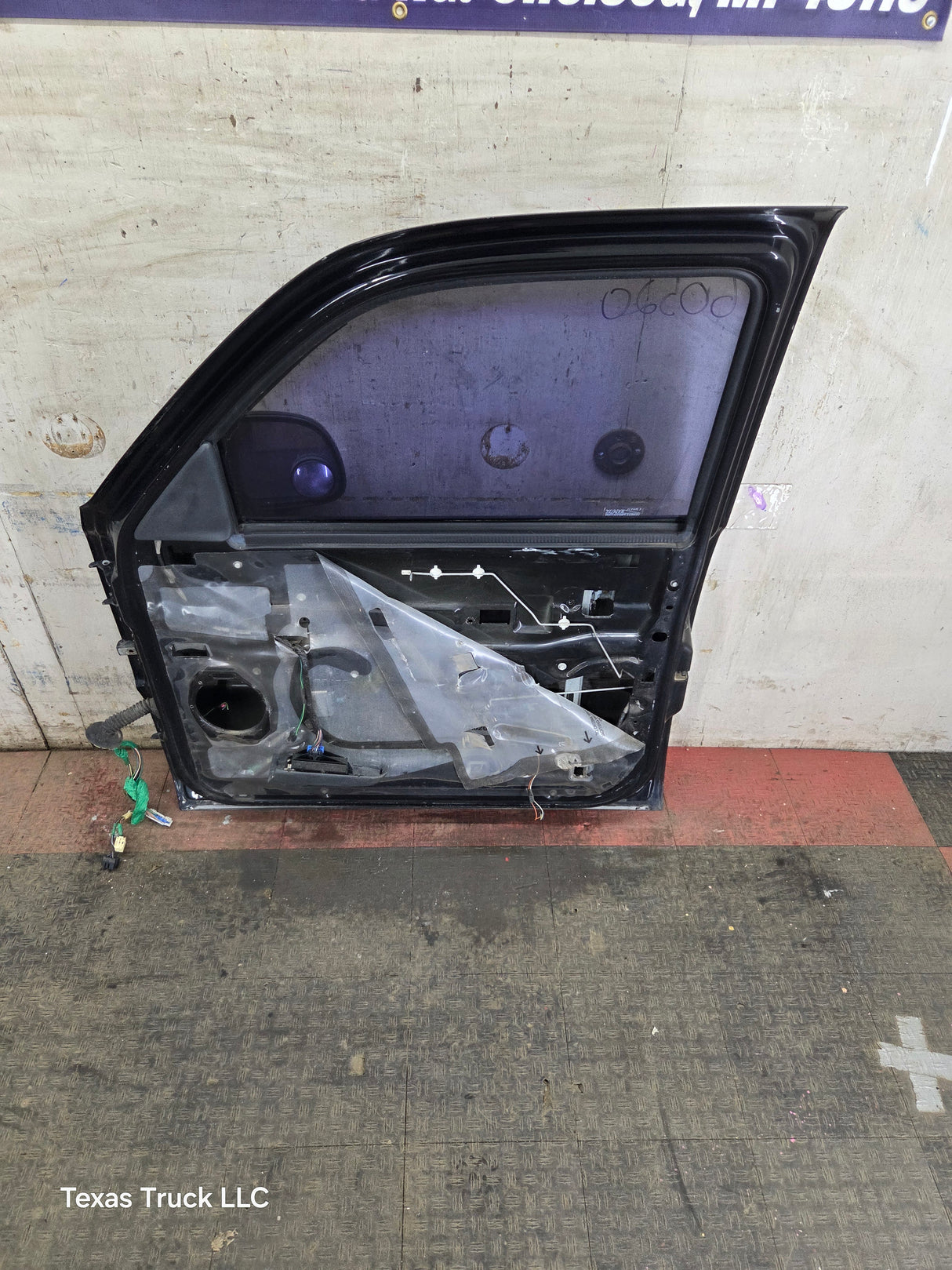1999-2006 Chevrolet Silverado / GMC Sierra 1500 2500 3500 HD Front Passenger side Door RH