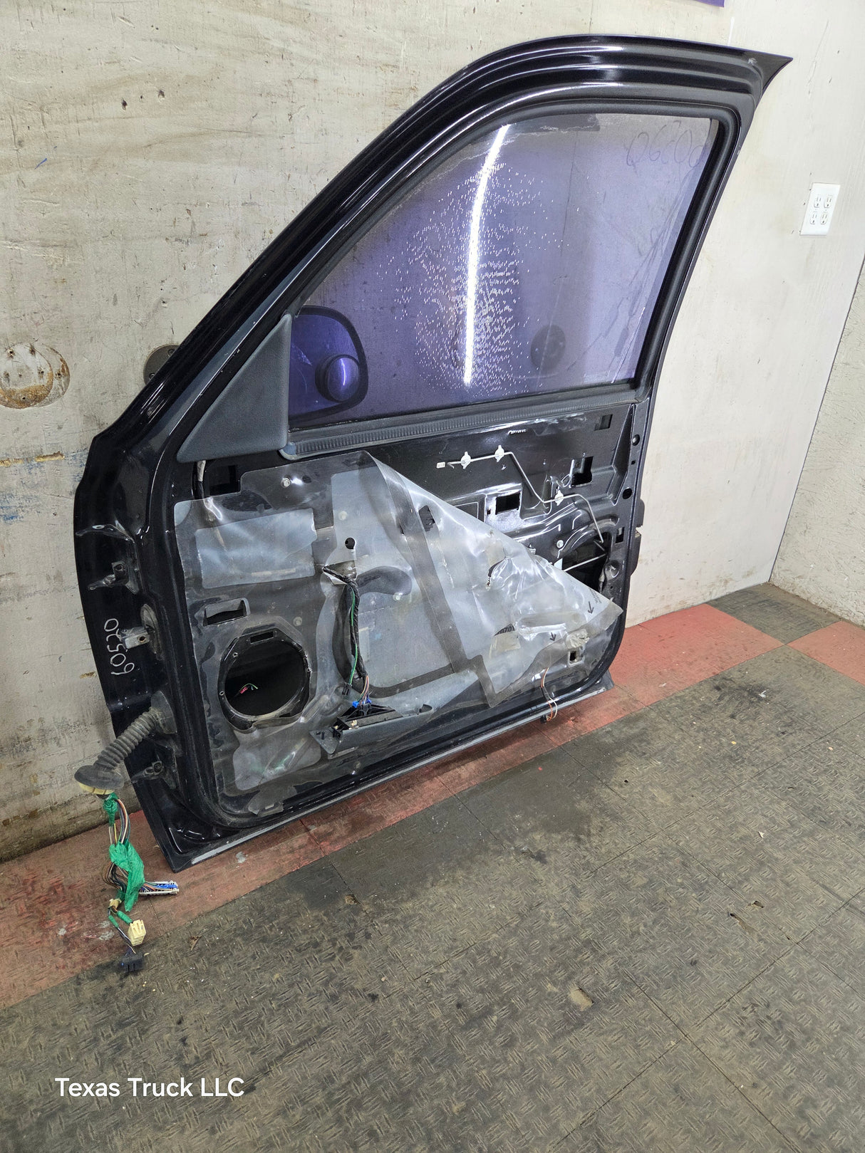 1999-2006 Chevrolet Silverado / GMC Sierra 1500 2500 3500 HD Front Passenger side Door RH