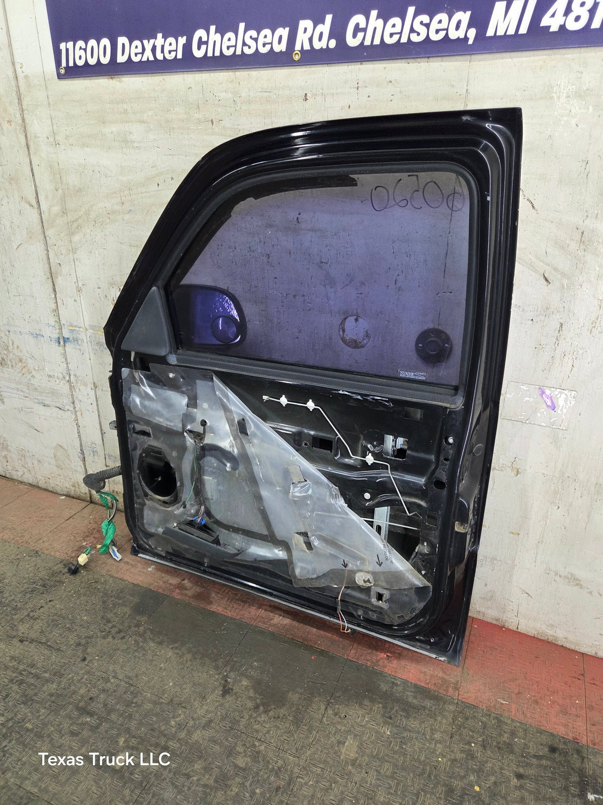 1999-2006 Chevrolet Silverado / GMC Sierra 1500 2500 3500 HD Front Passenger side Door RH