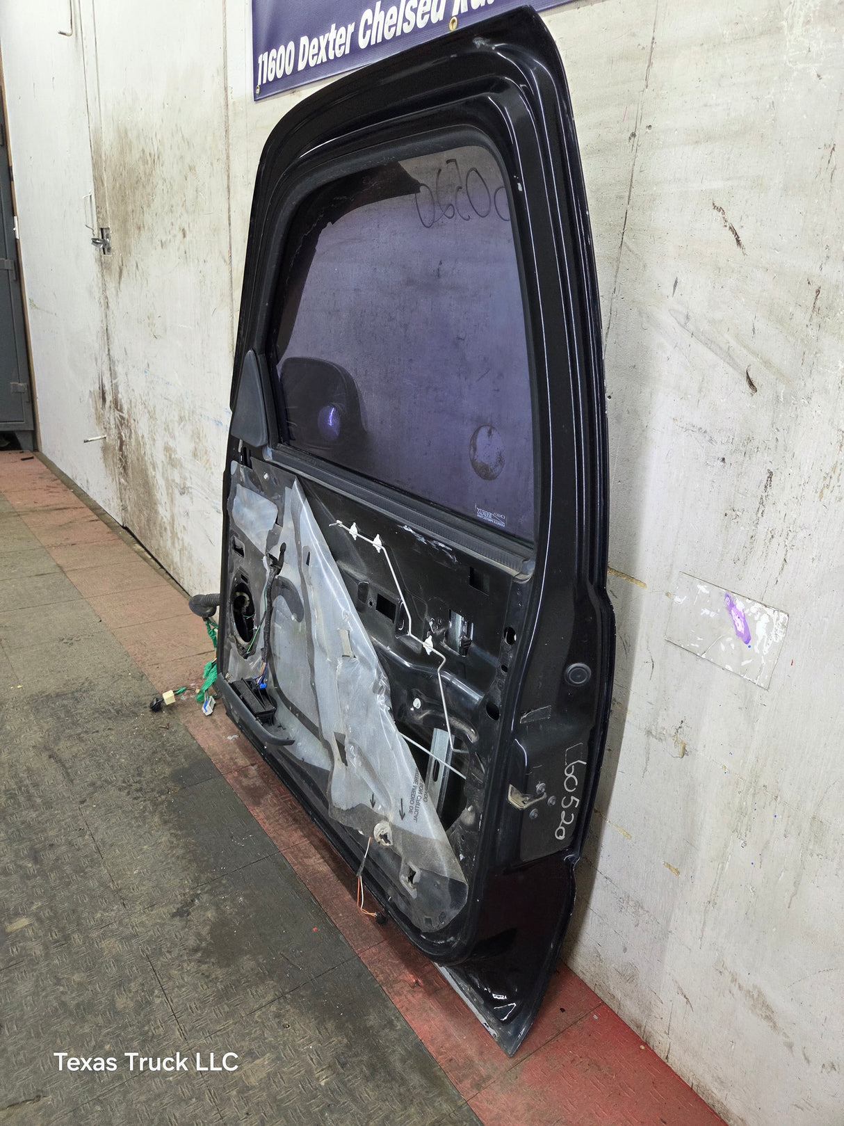 1999-2006 Chevrolet Silverado / GMC Sierra 1500 2500 3500 HD Front Passenger side Door RH