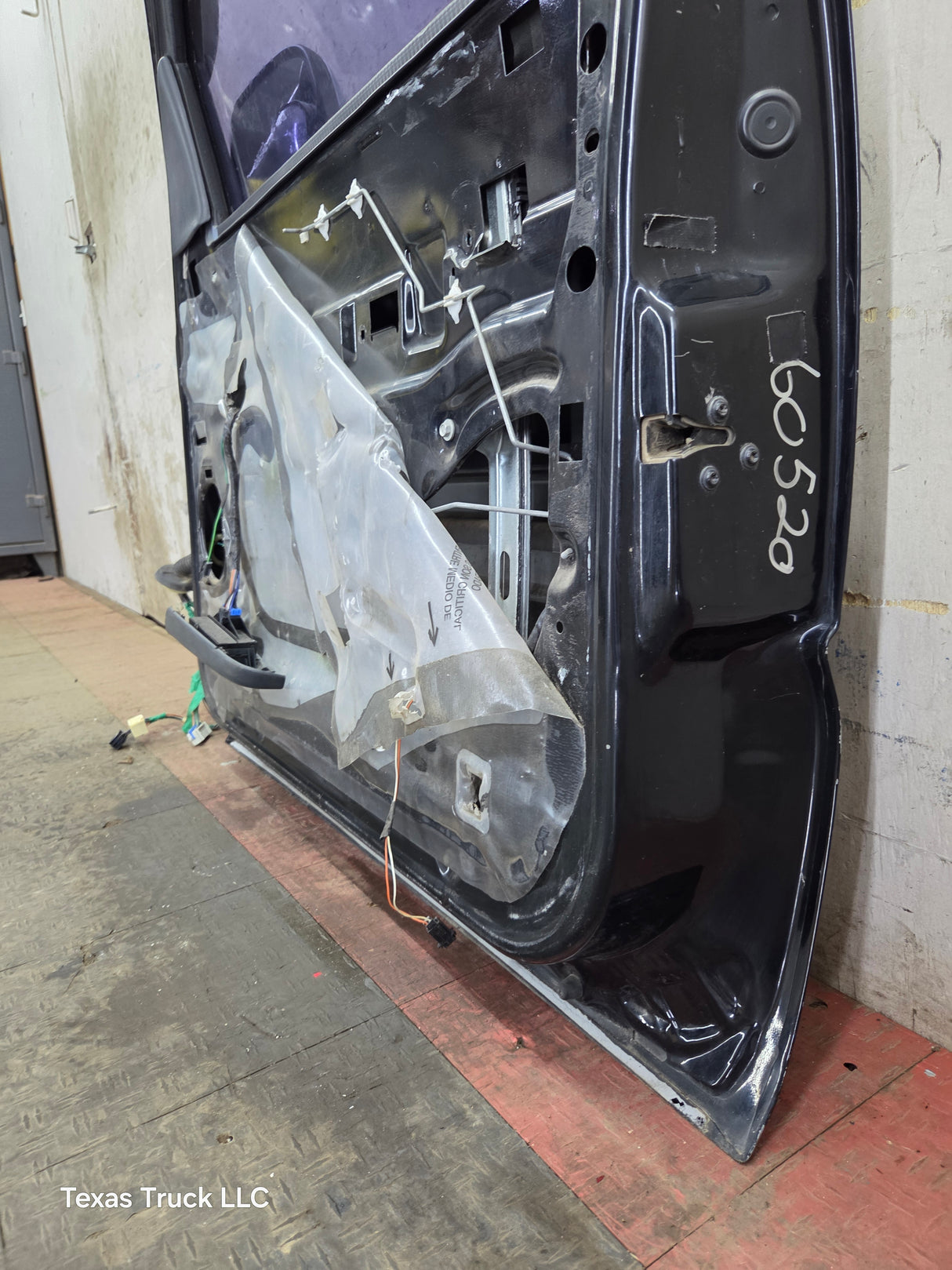 1999-2006 Chevrolet Silverado / GMC Sierra 1500 2500 3500 HD Front Passenger side Door RH